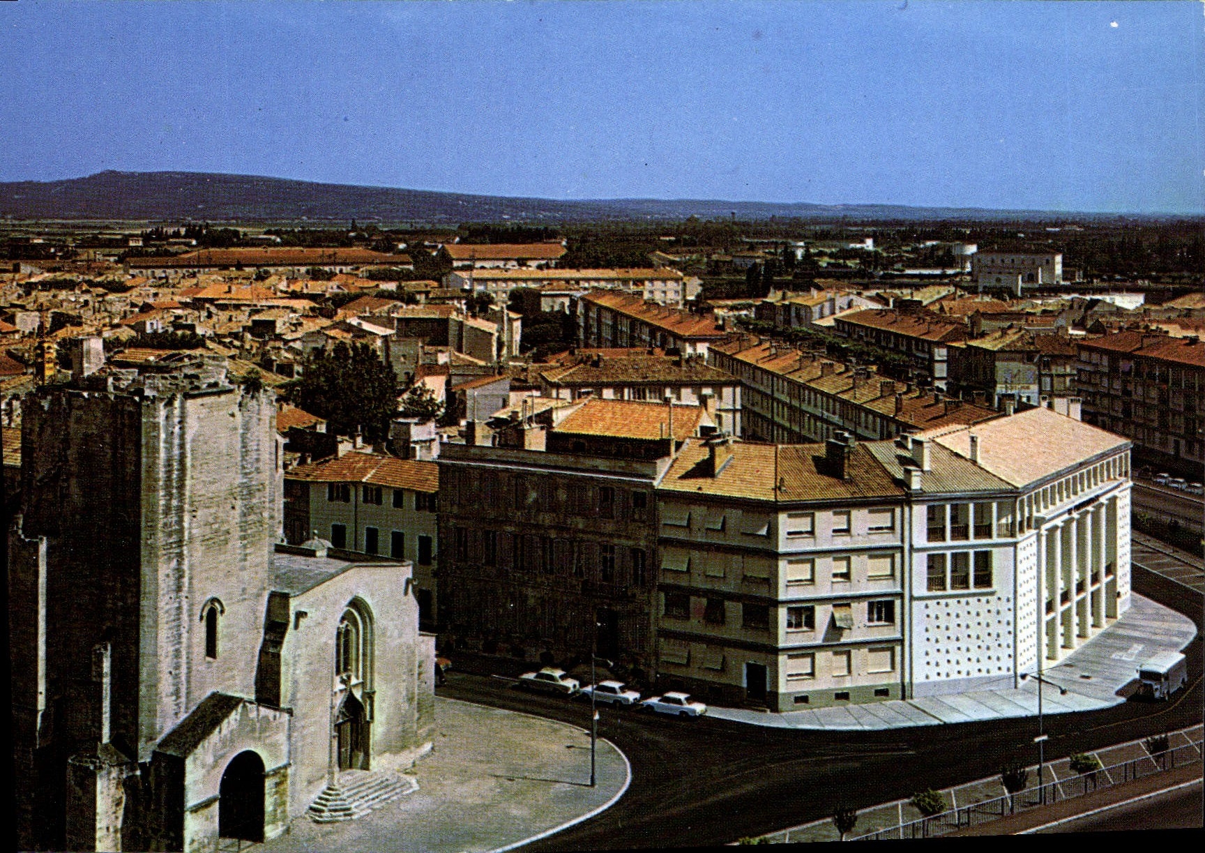 CPM Tarascon Vue Generale Prise Du Chateau Du Roi Rene