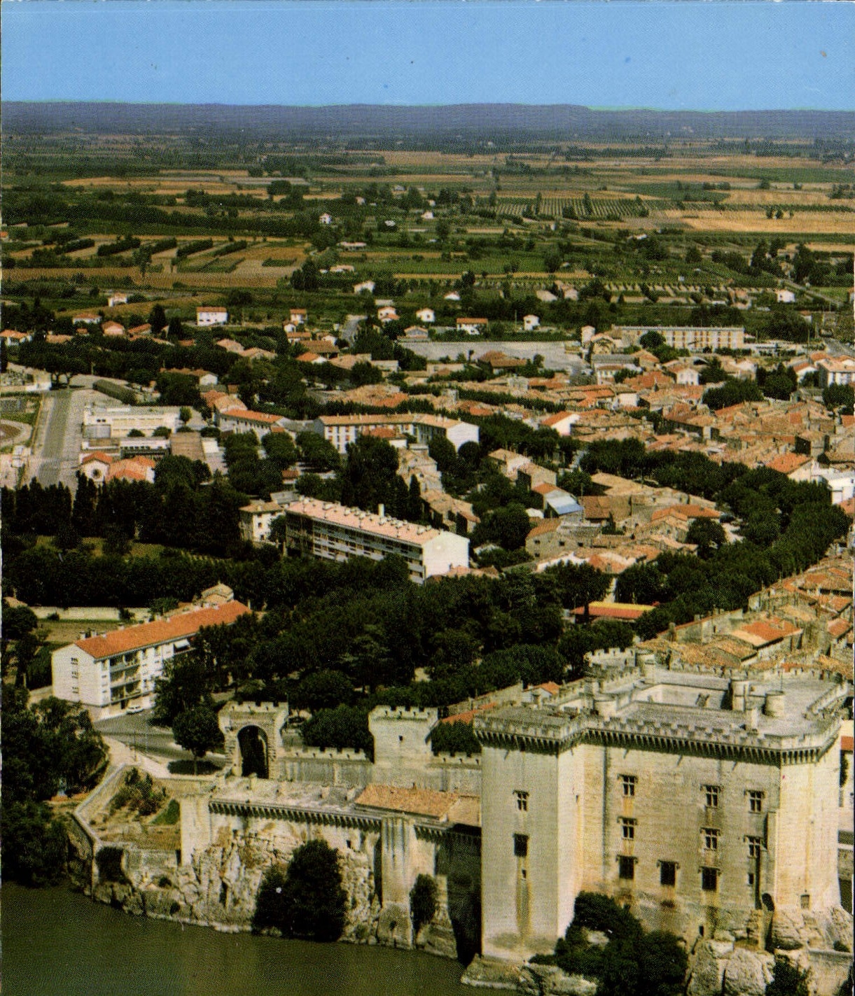 CPM Tarascon Vue Generale Chateau Du Roi Rene