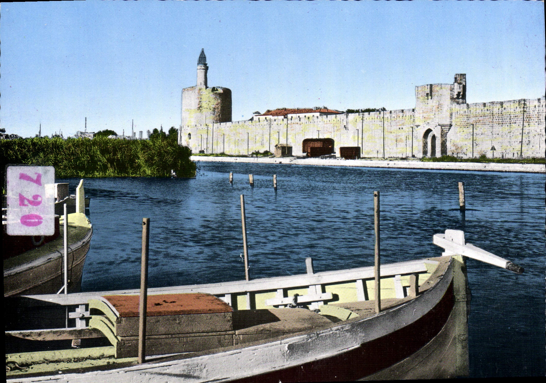 CPM Aigues Mortes Les Remparts Et La Tour De Constance