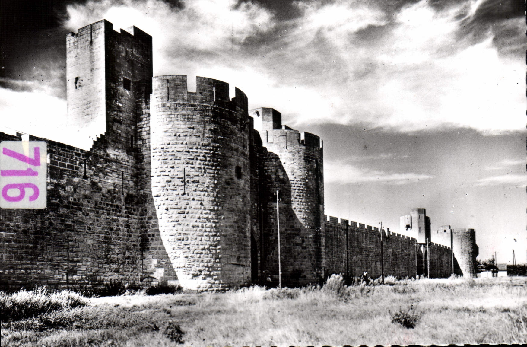 CPM Aigues Mortes Les Remparts Et La Tour De Constance