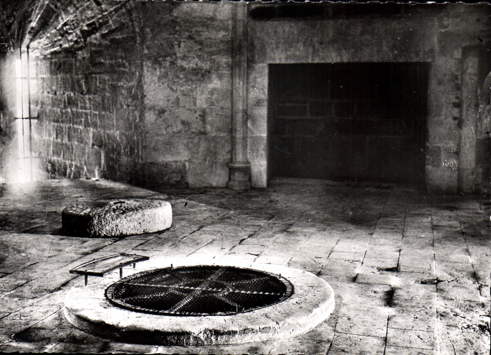 CPM Aigues Mortes Les Remparts Et La Tour De Constance