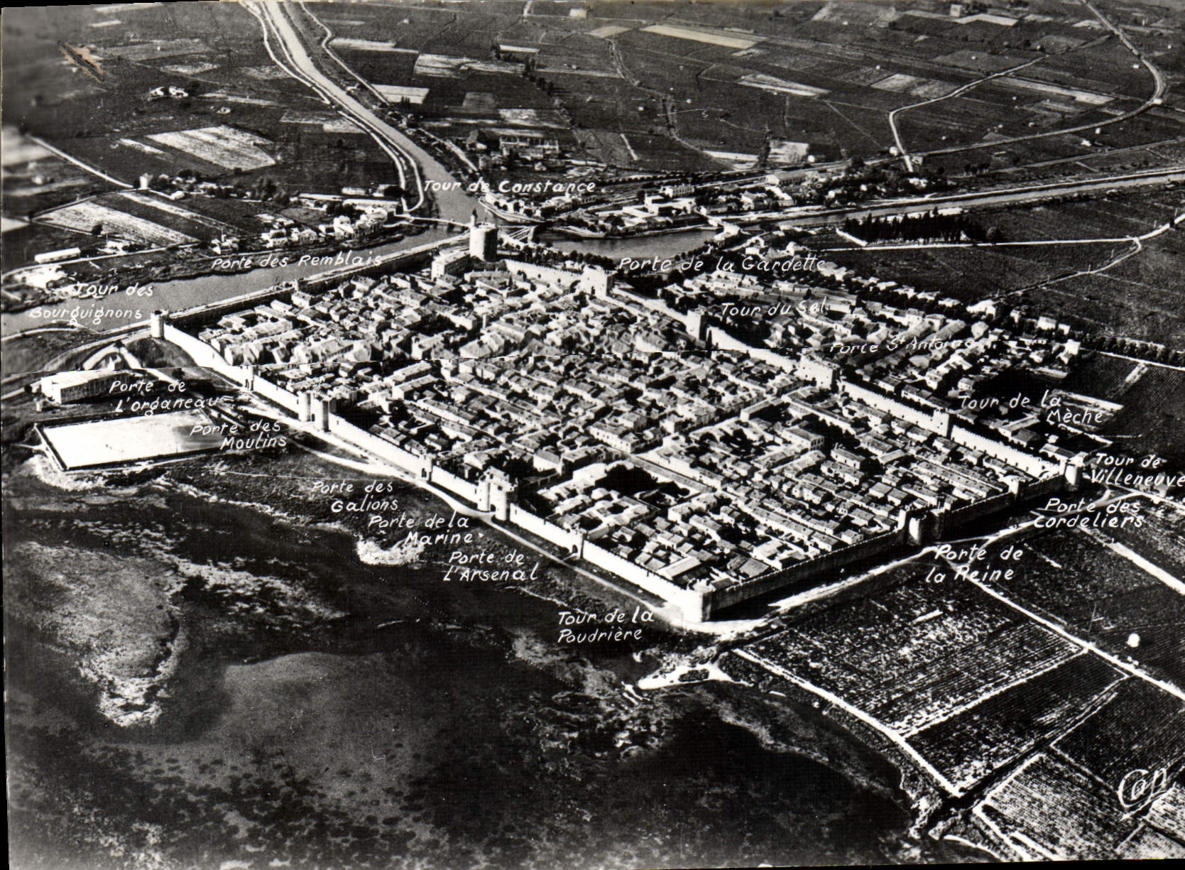 CPM Aigues Mortes Vue Aerienne