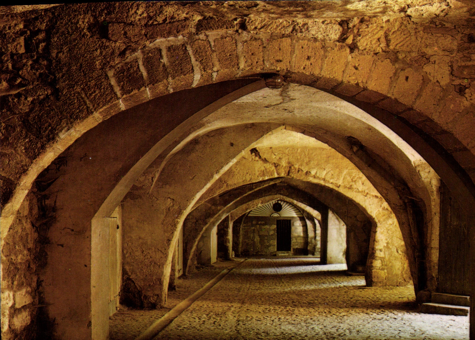 CPM Sommieres Les Arcades Accorees Au Dont