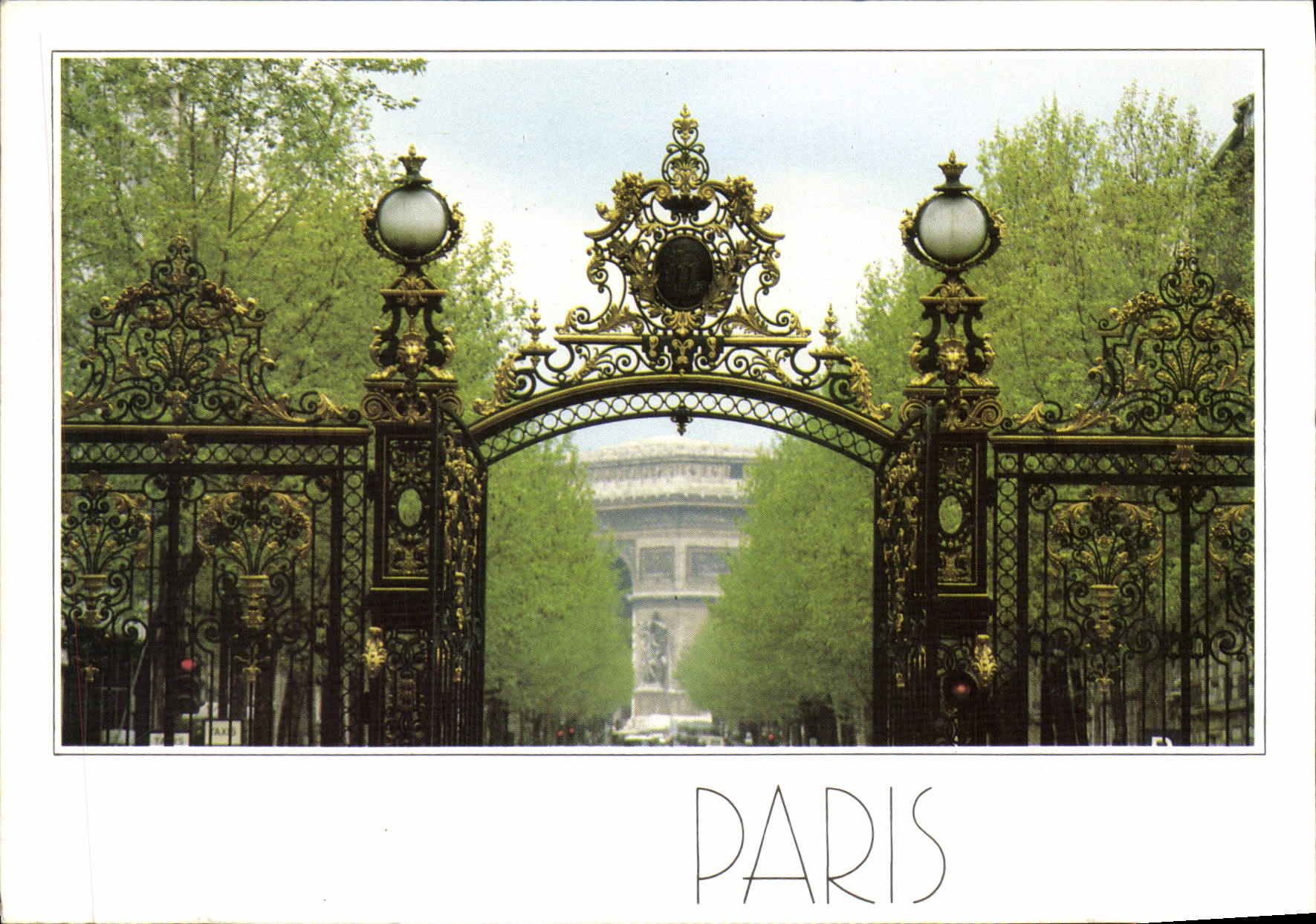 CPM Paris Jardins Le Parc Monceau L'Avenue Hoche L'Arc De Triomphe
