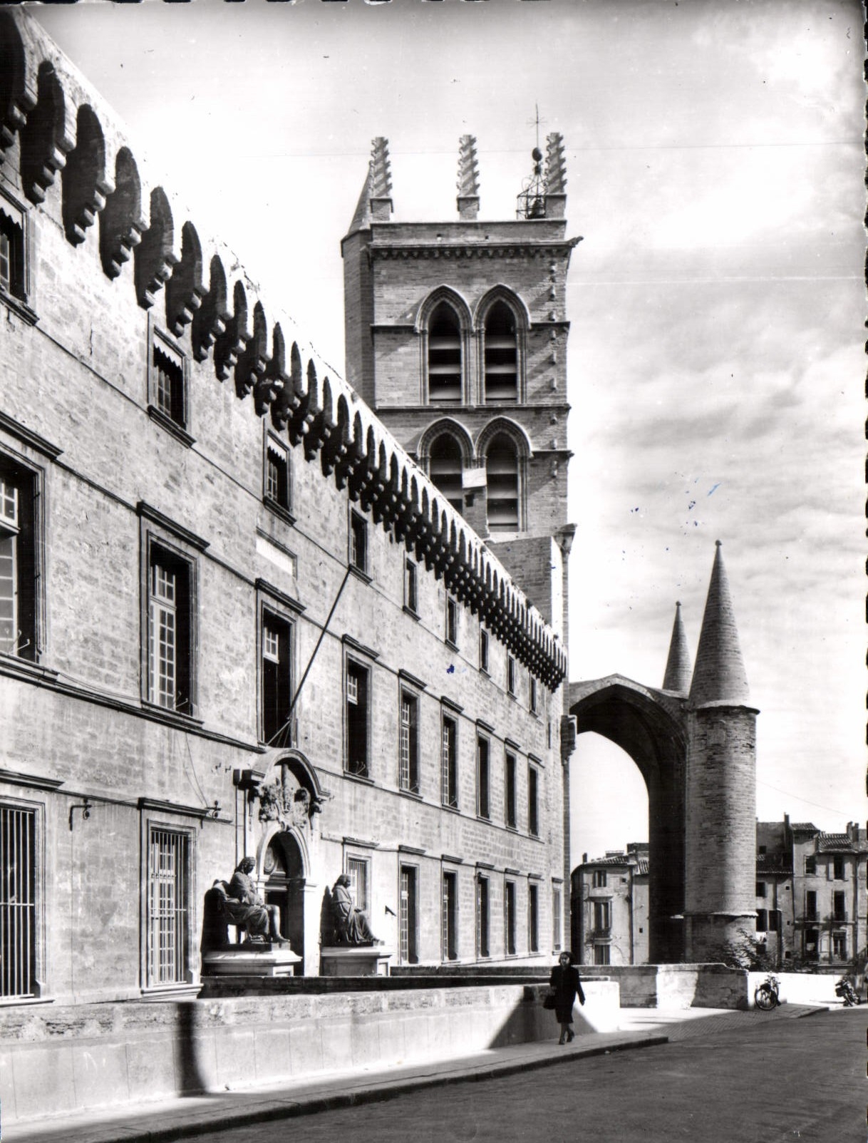 CPM Montpellier La Faculte de Medecine et la Cathedrale