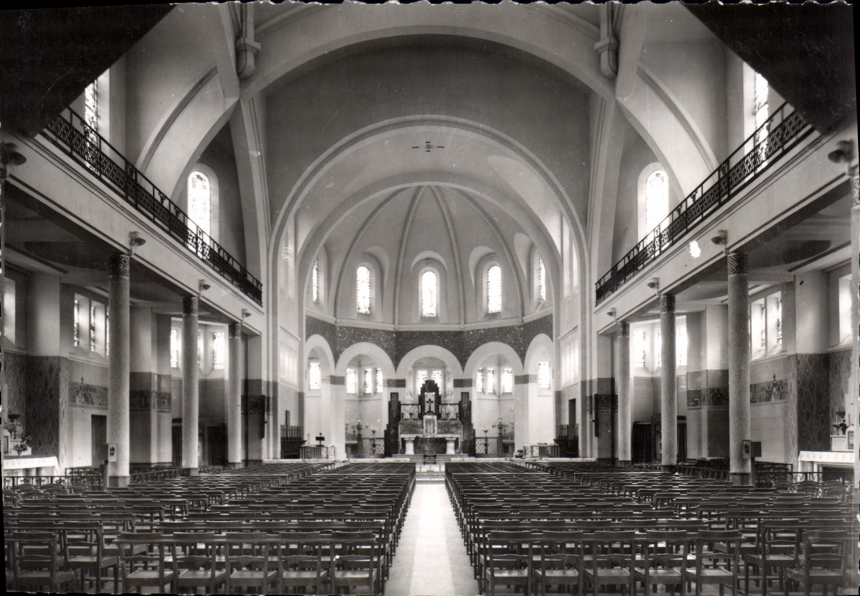 CPM Montpellier Interieur de L'Eglise Ste Therese