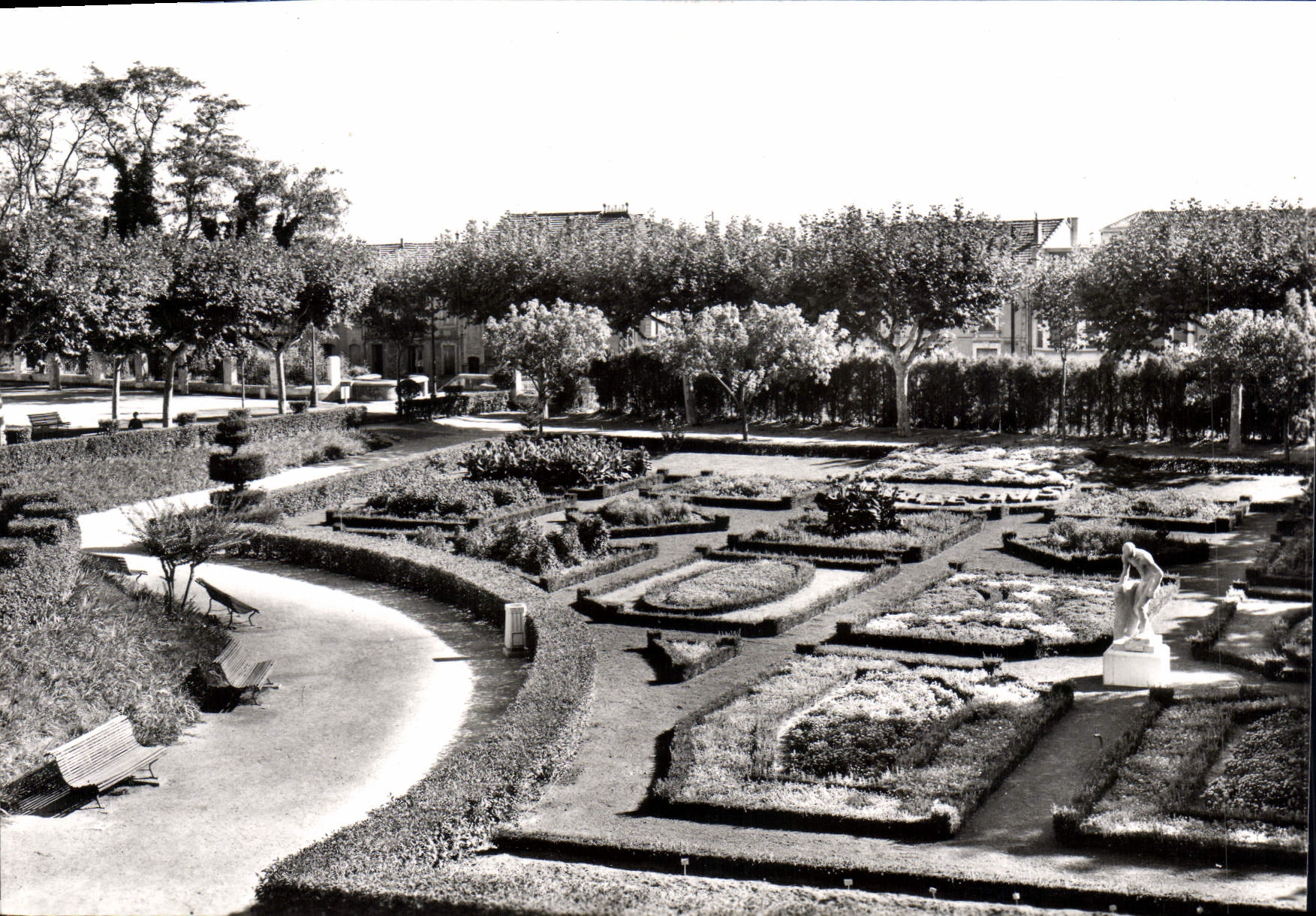 CPM Arles Les Jardins