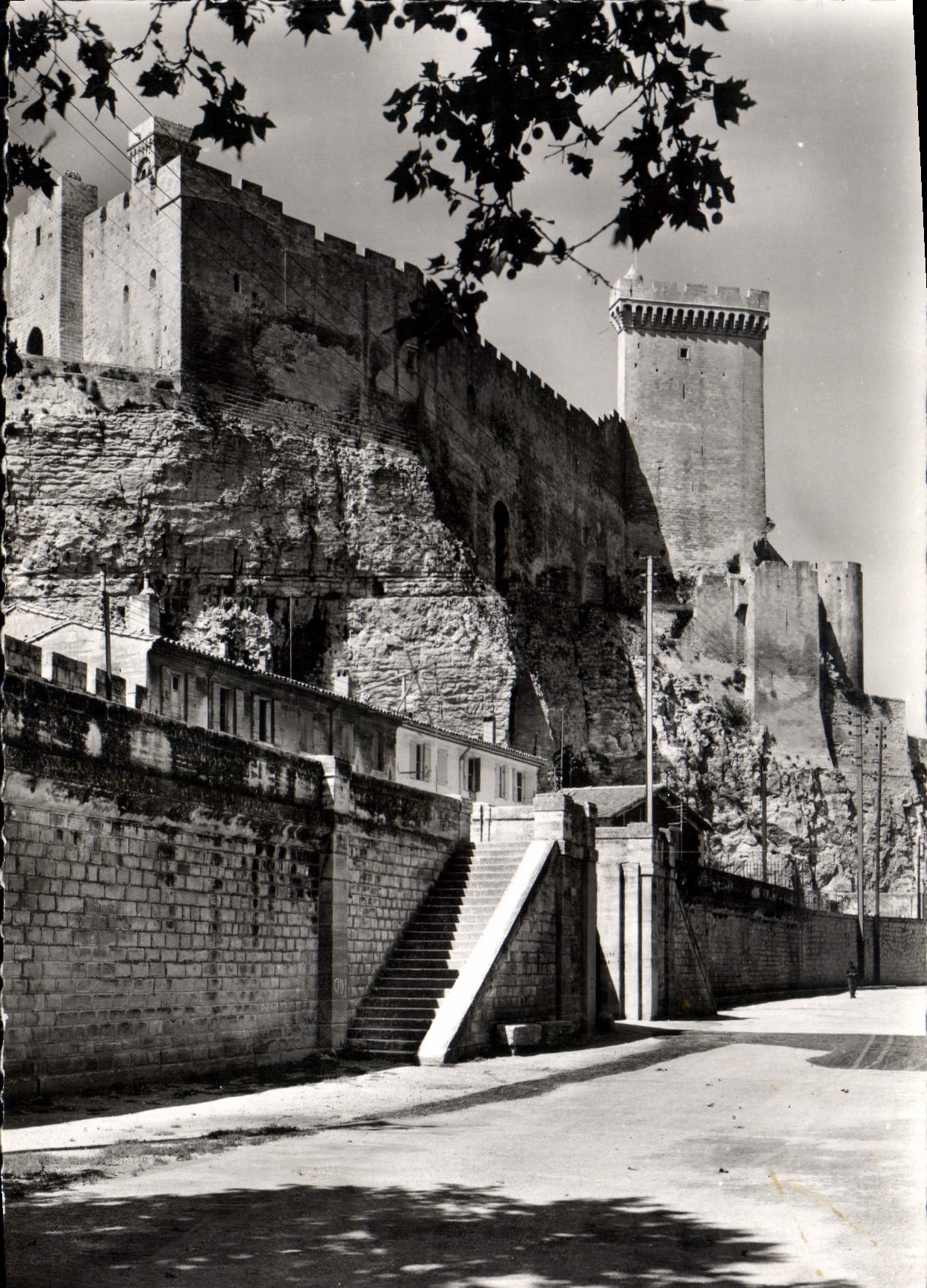 CPM Beaucaire Chateau bati aux Xiii et Xiv Siecles