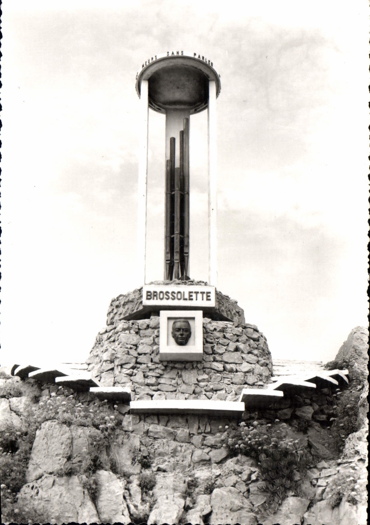 CPM Narbonne Plage Monument Brossolette
