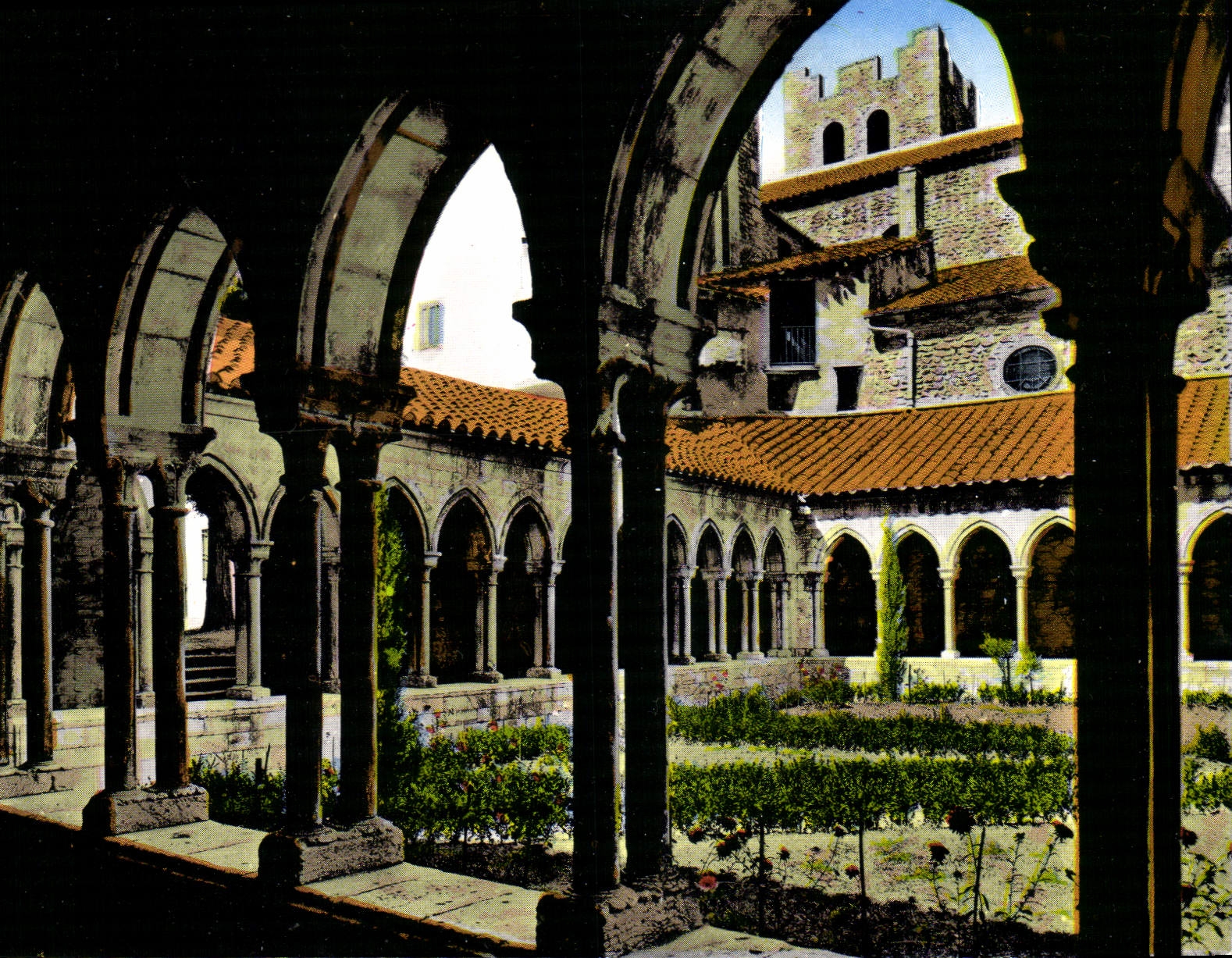 CPM Arles sur Tech Interieur du Cloitre