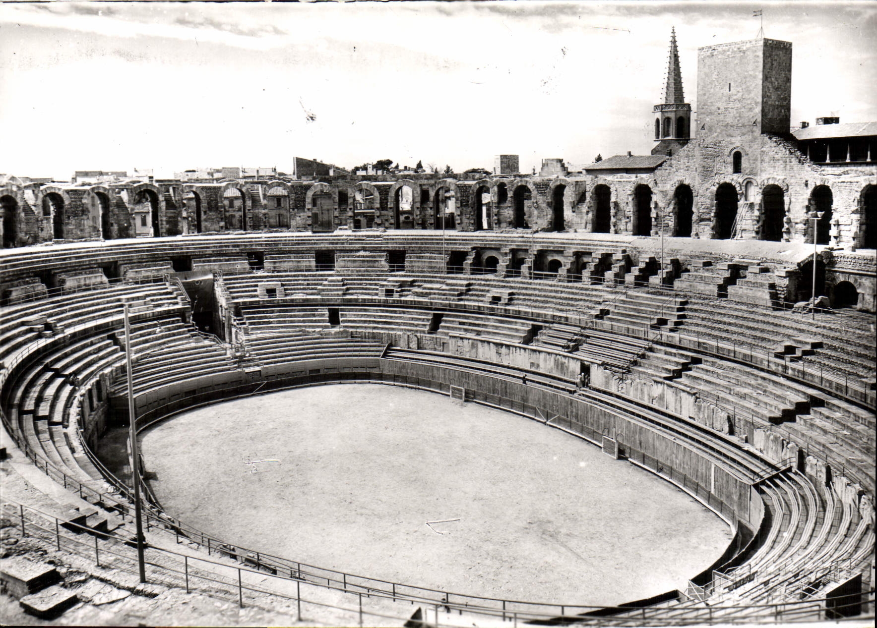 CPM Arles Les Arenes