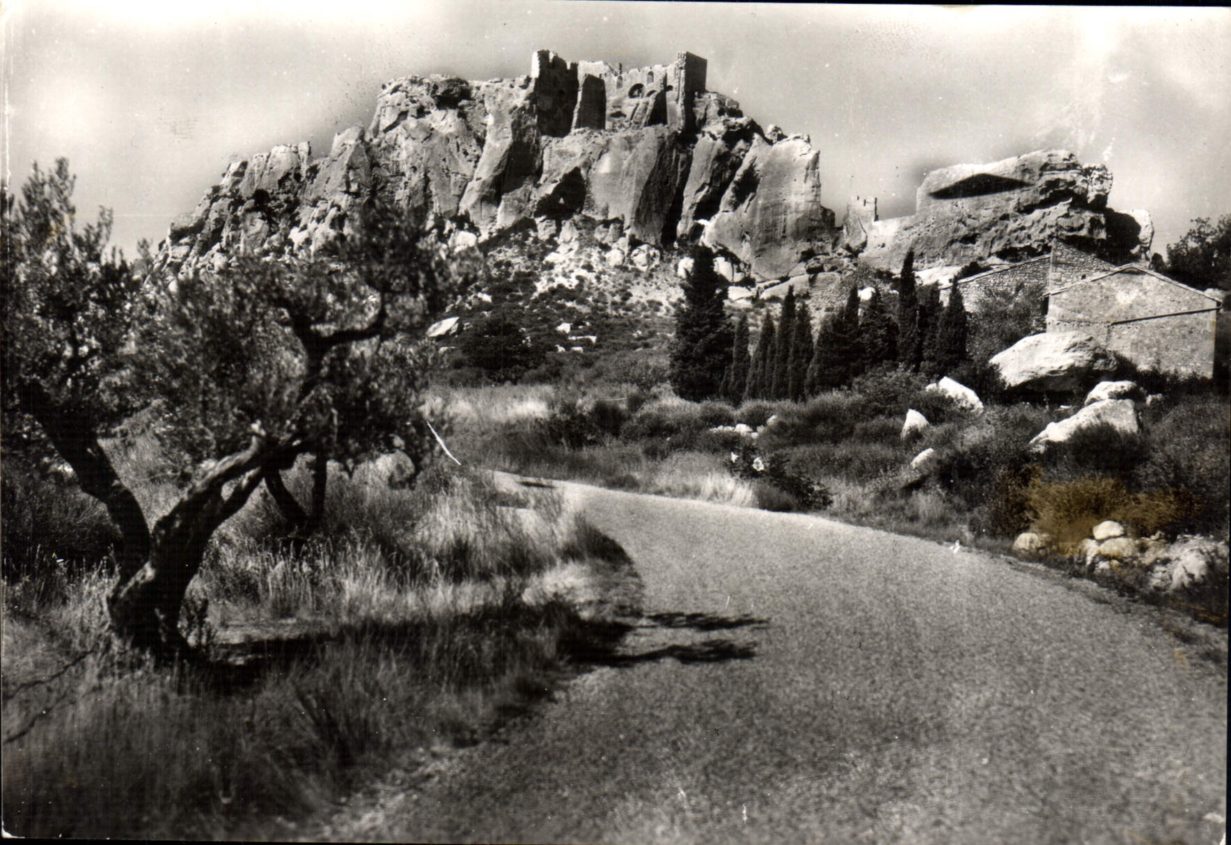 CPM Paysages De Provence Arrivee aux Baux