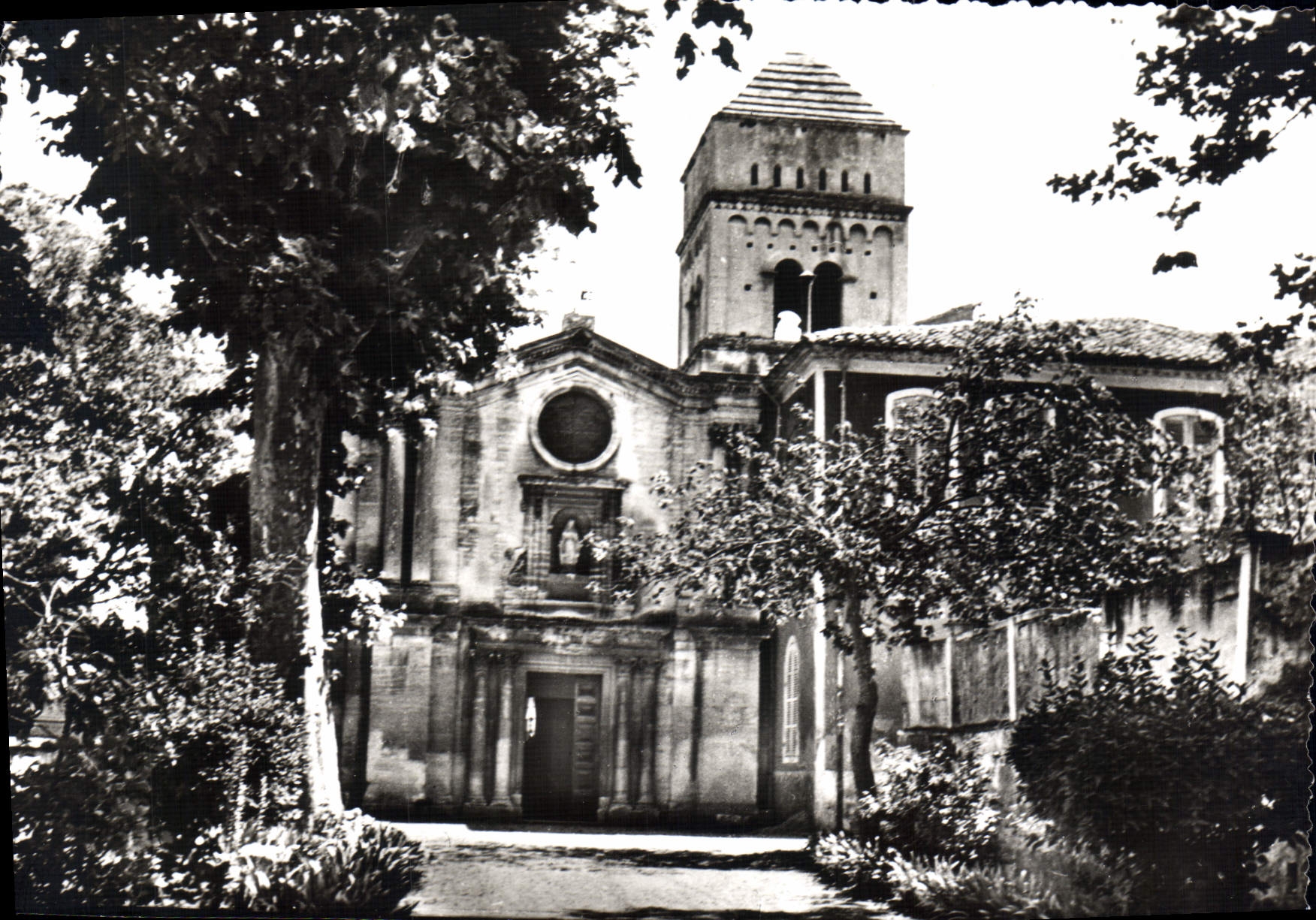 CPM St Remy De Provence Le Cloitre Saint Paul de Mausole
