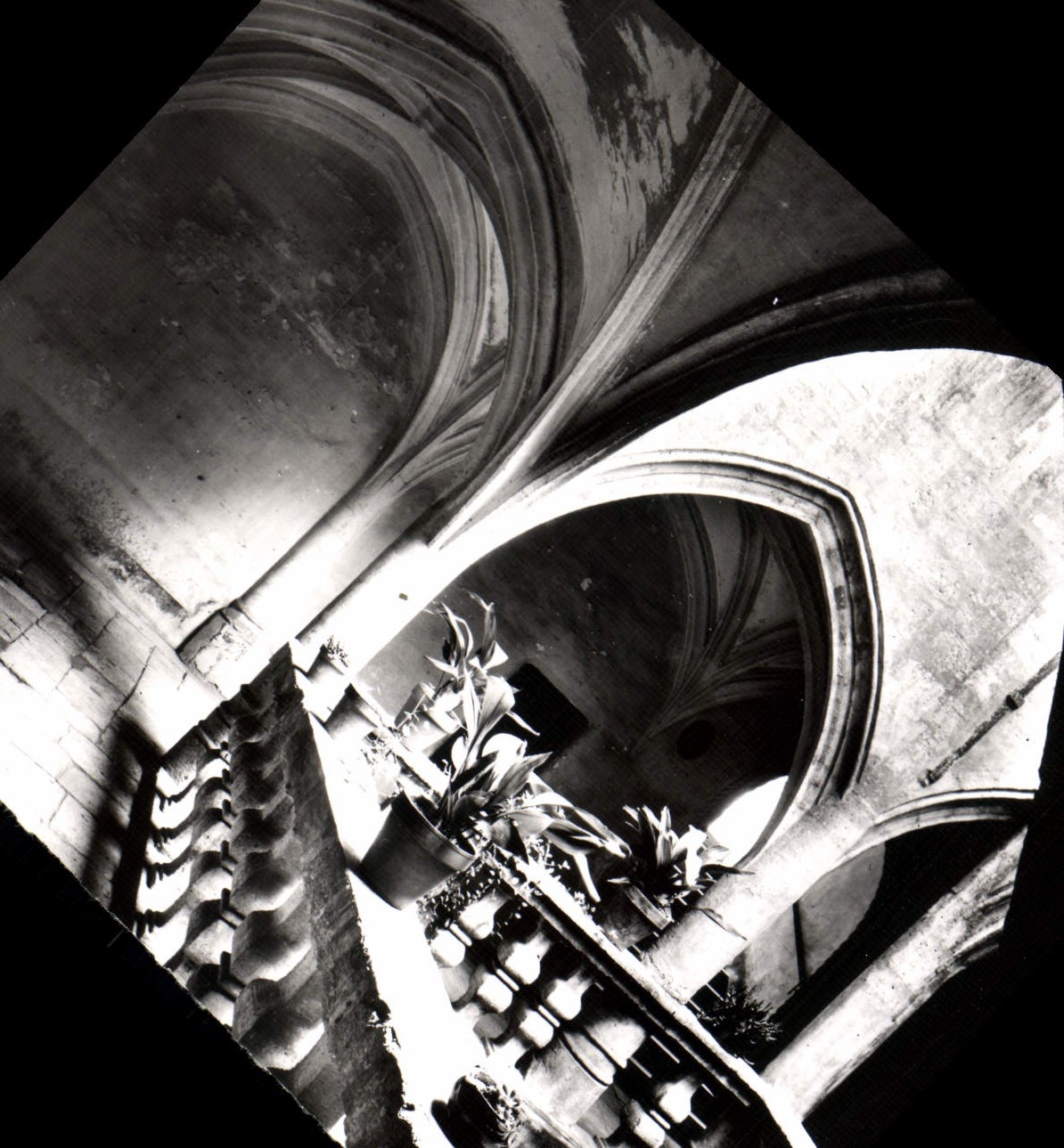 CPM Pezenas Escalier de l'Hotel Locoste
