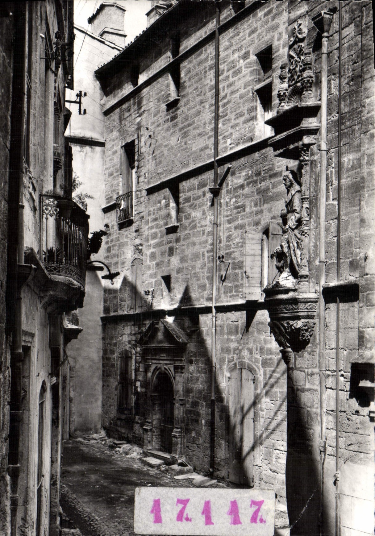 CPM Pezenas Une Vieille rue