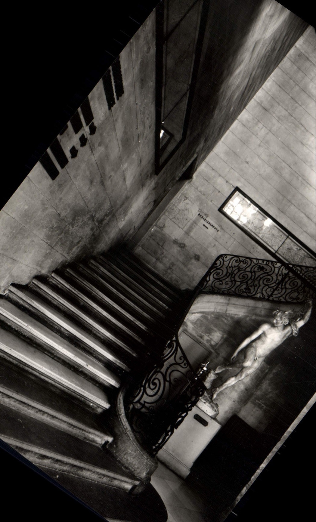 CPM Montpellier Escalier de l'Hotel de la Chambre de Commerce