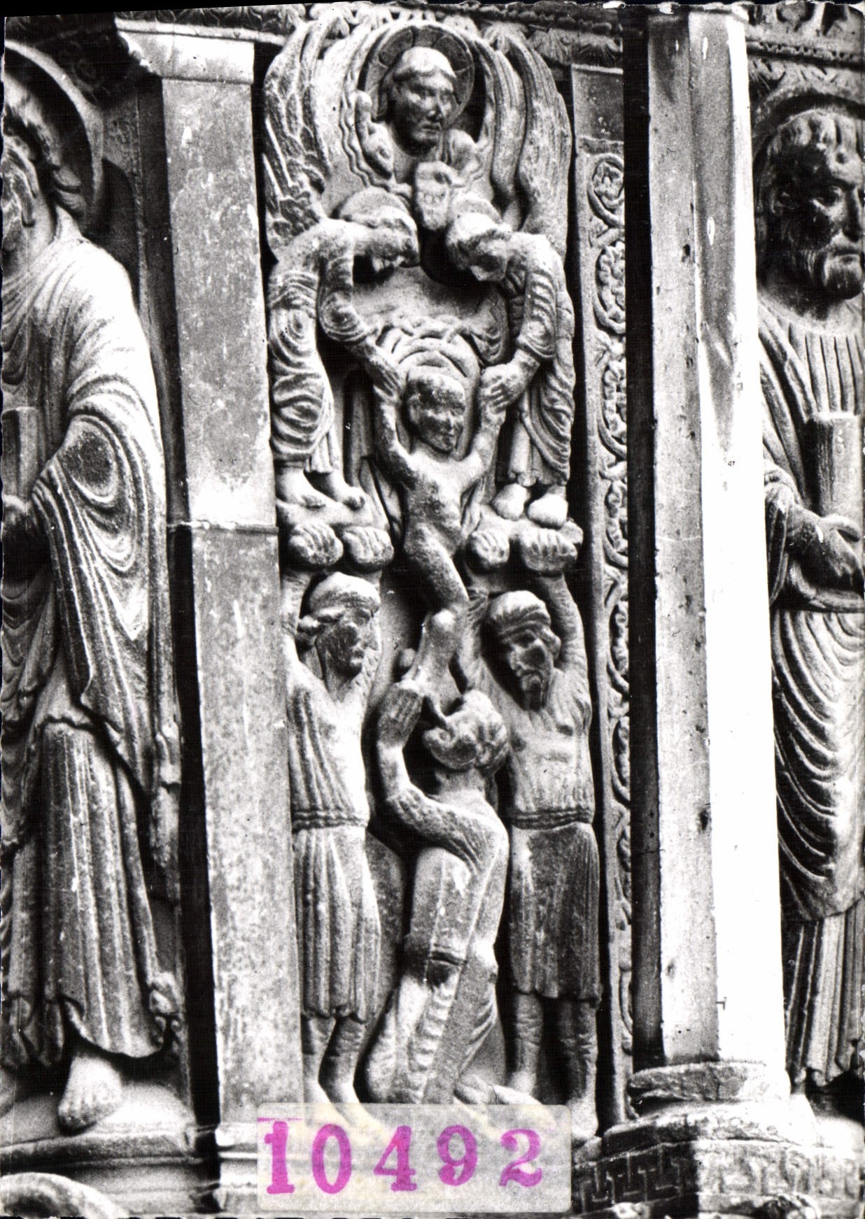 CPM Arles Sur Rhone Le Cloitre Saint Trophime Lapidation de Saint Etienne