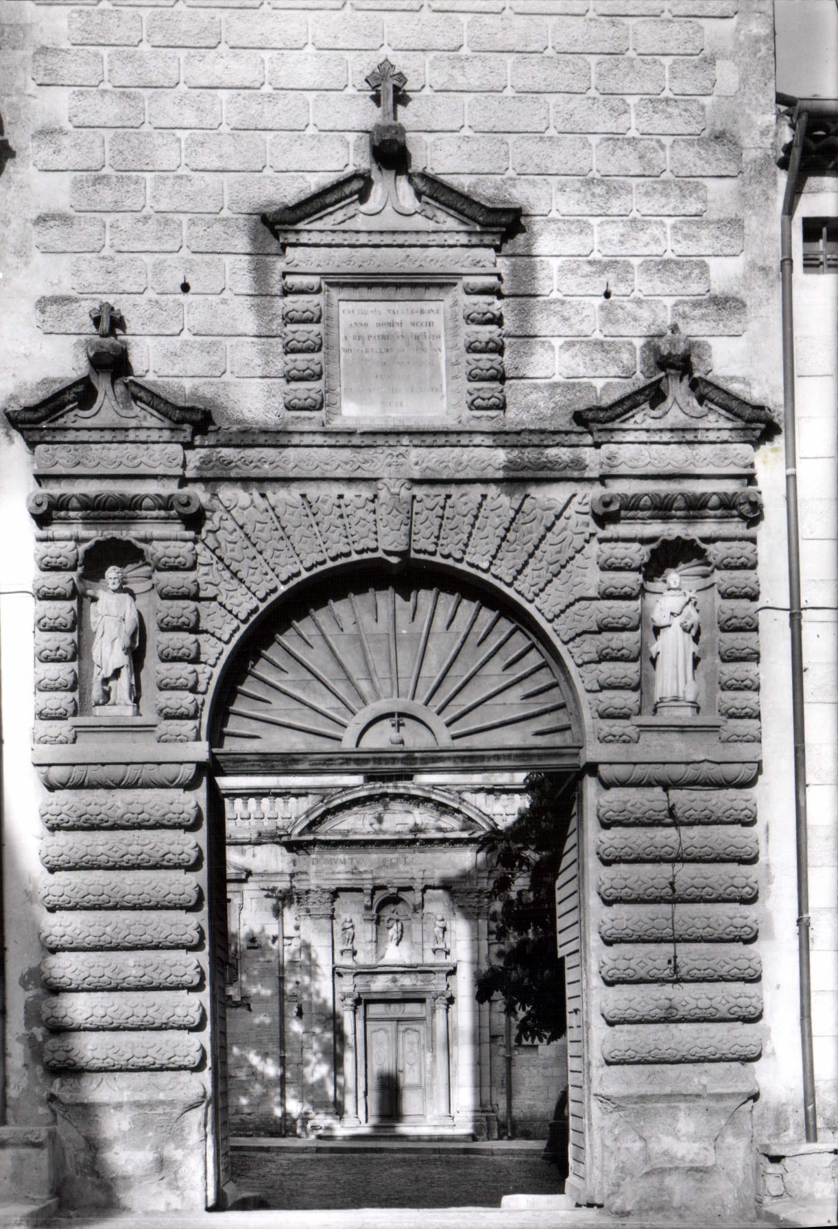 CPM La Chartreuse de Valbonne Par Pont Saint Esprit La Porte Cochere et la Porte de l'Eglise