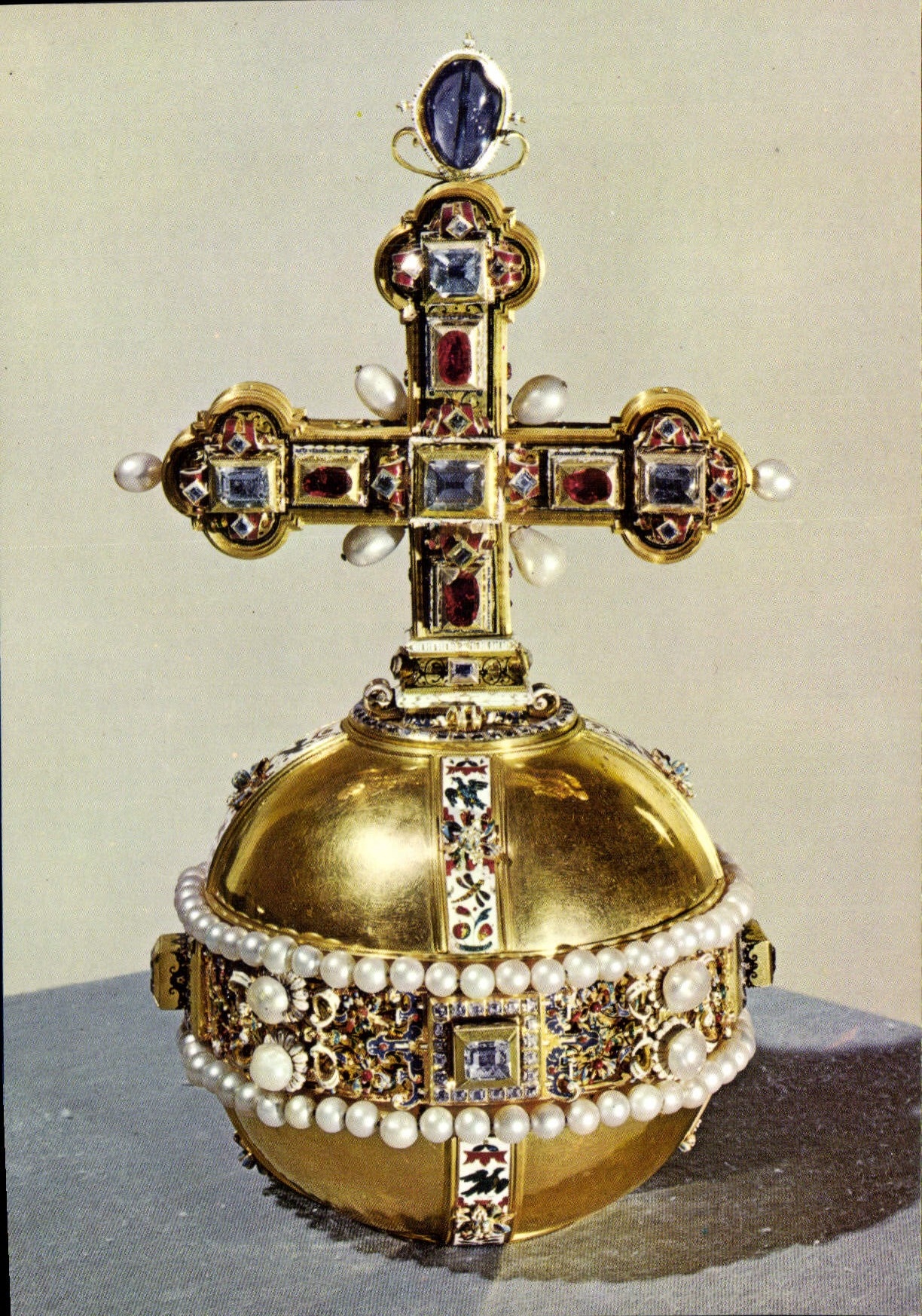 CPM Kunsthistorisches Museum Weltliche Schatzkammer The orb of emperor mathais the imperial orb of A