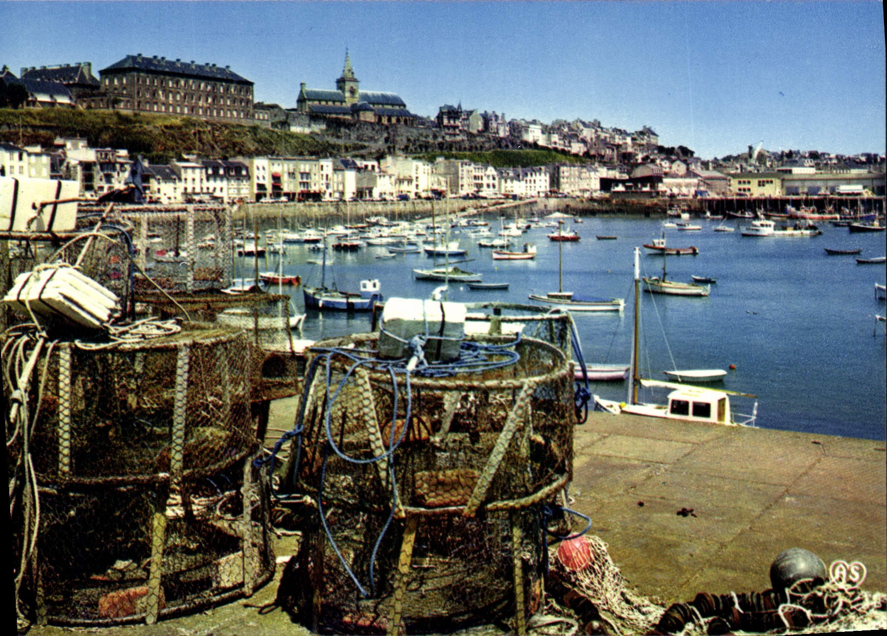 CPM Granville L'Avant Port La Haute Ville