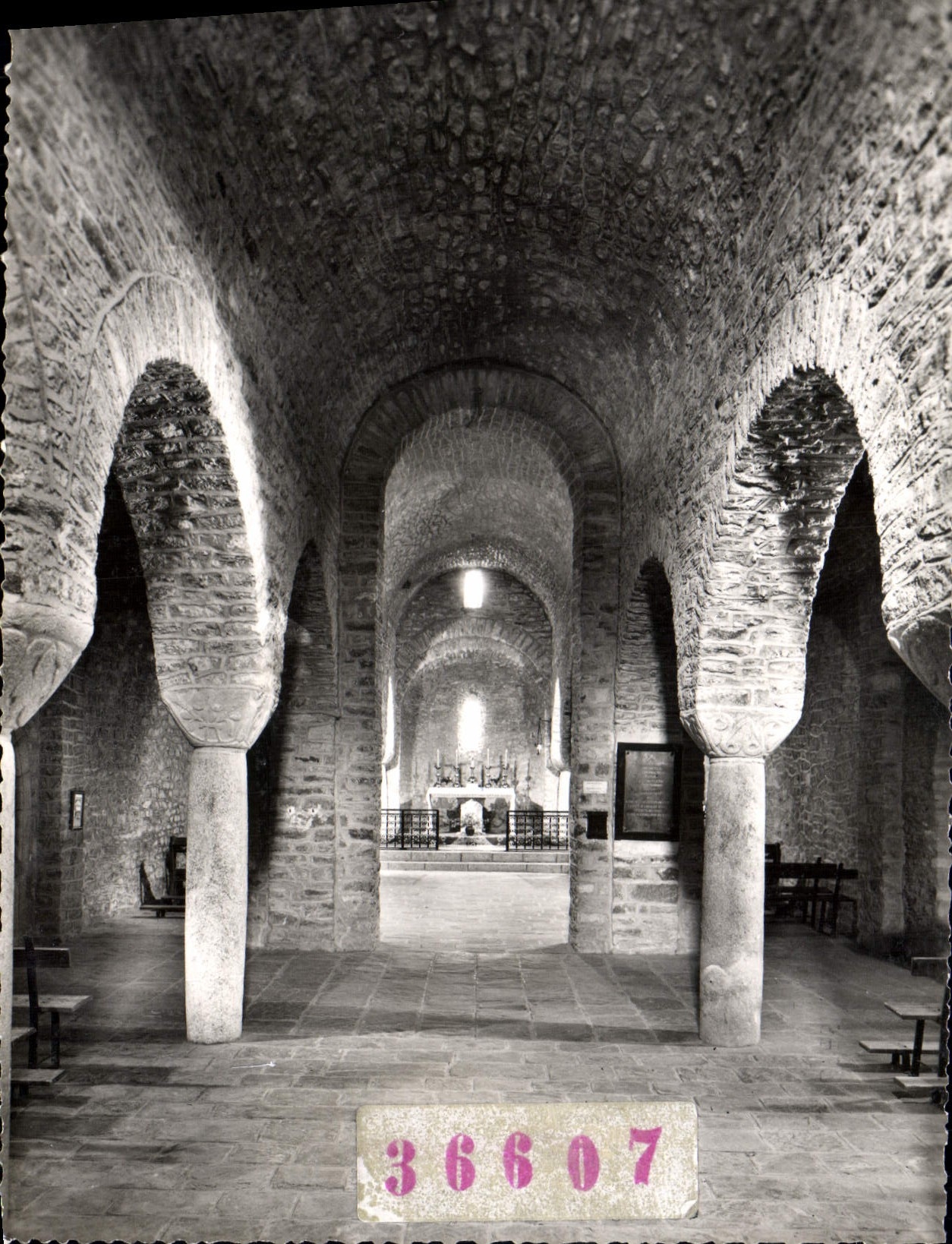 CPM Saint Martin du Canigou L'Abbaye Autel et allee centale