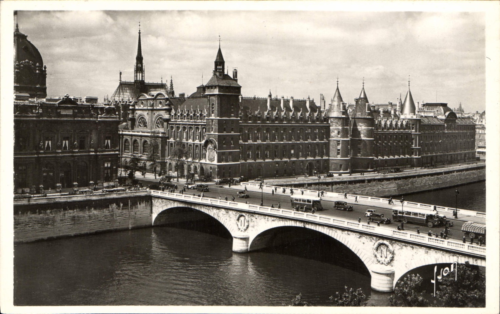 CPA Paris En Flanant Le Palais De Justice