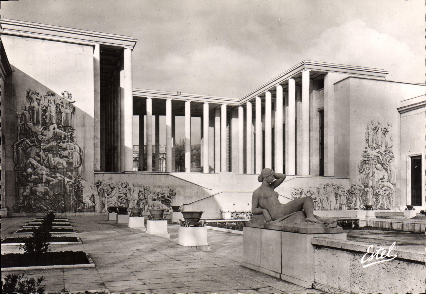 CPM Paris Le Palais Des Arts Modernes