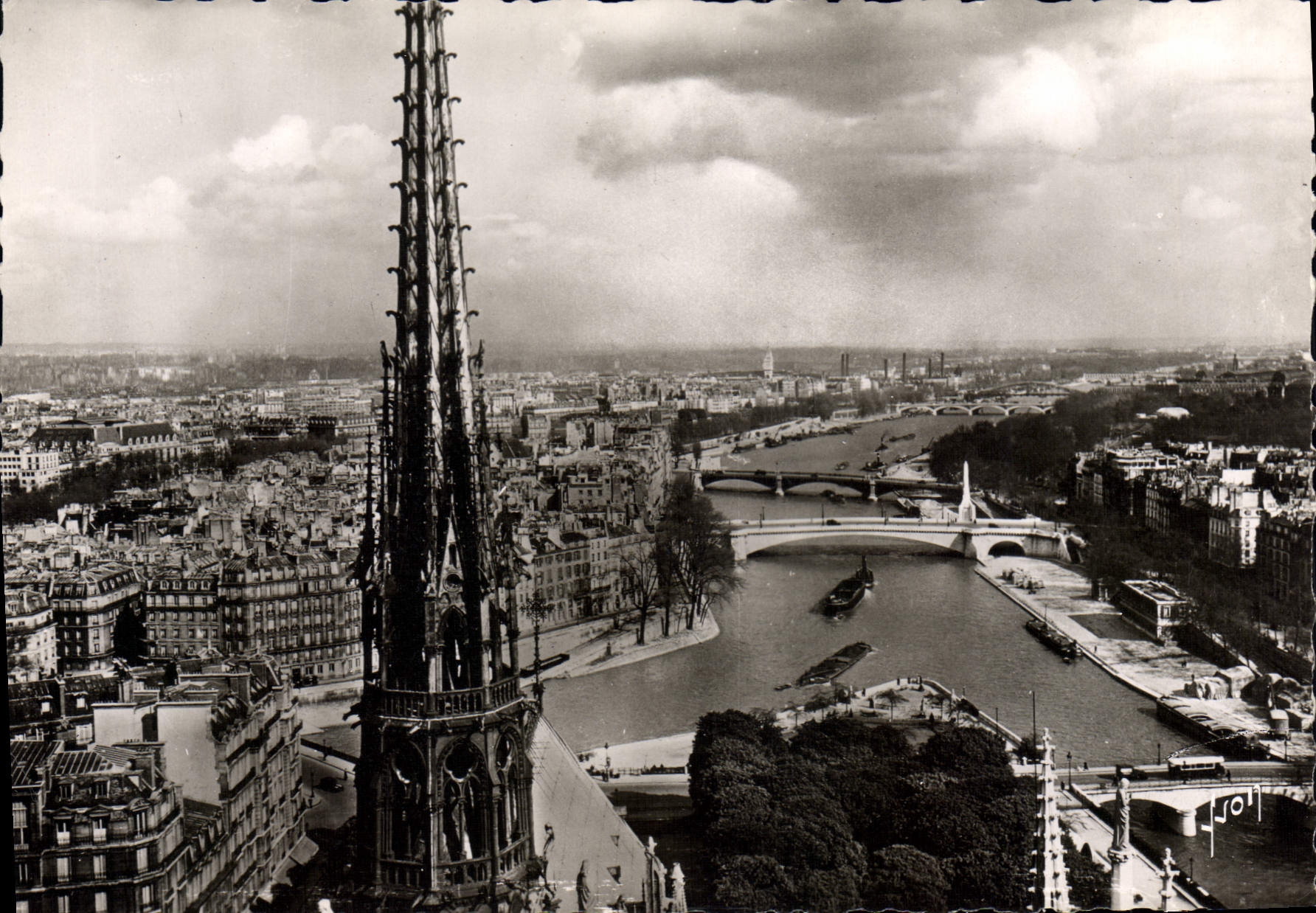 CPM Paris En Flanant Vue Panoramique Prise De Notre Dame