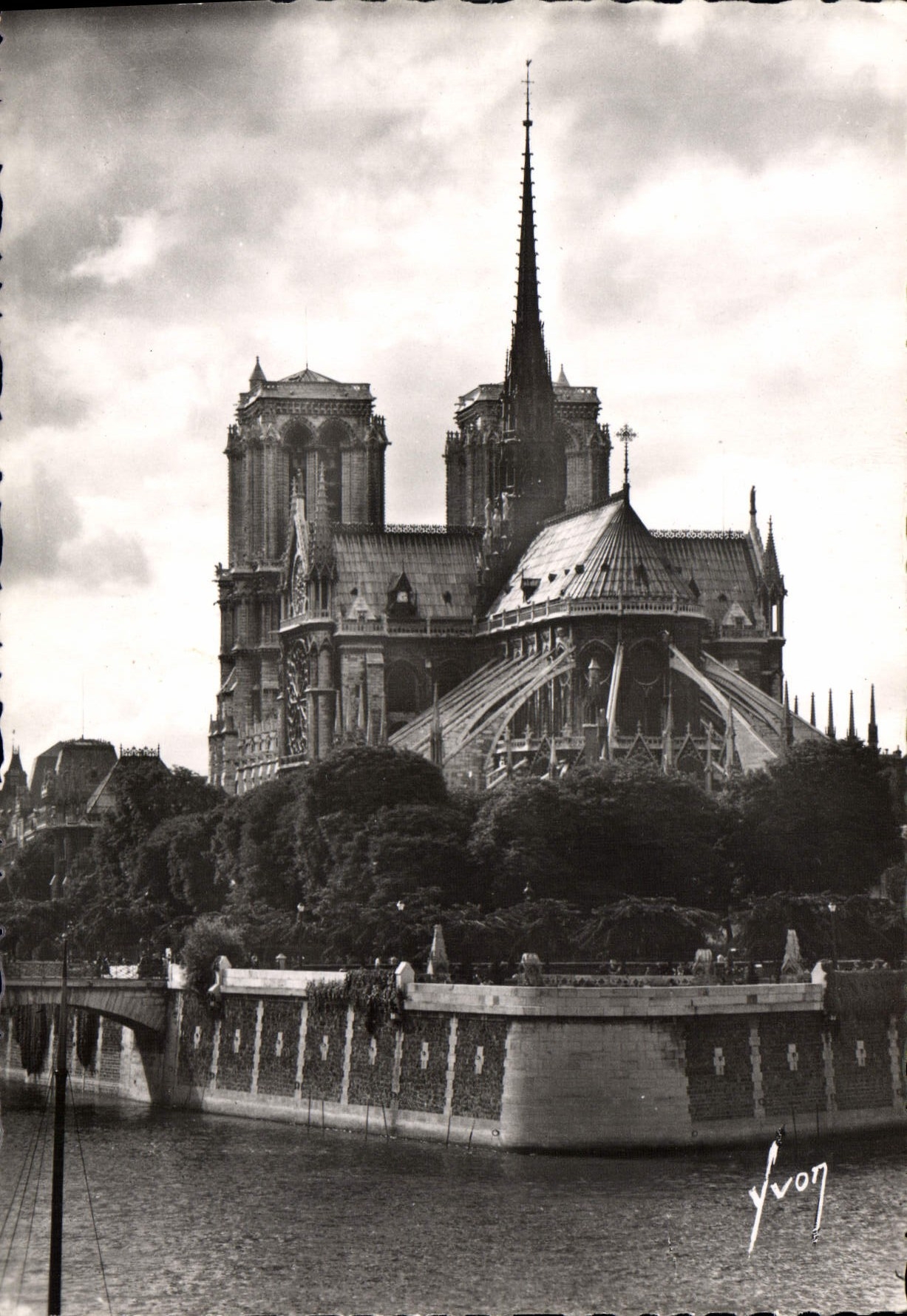 CPM Paris En Flanant Abside De Notre Dame Et Square