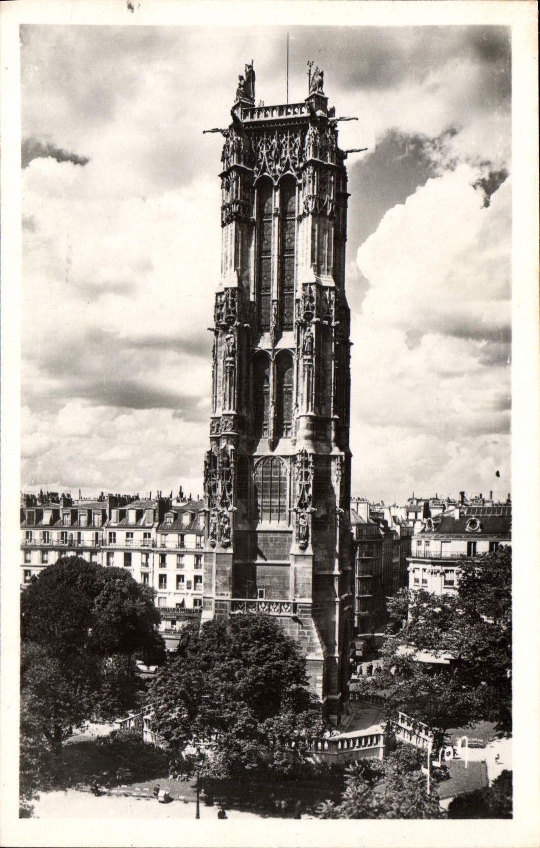 CPA Paris En Flanant La Tour Saint Jacques