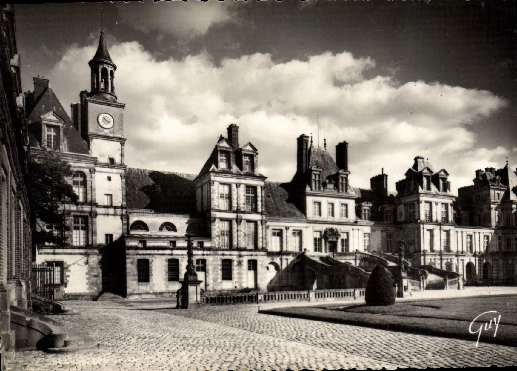 CPSM Fontainebleau Le Palais Cour Des Adieux