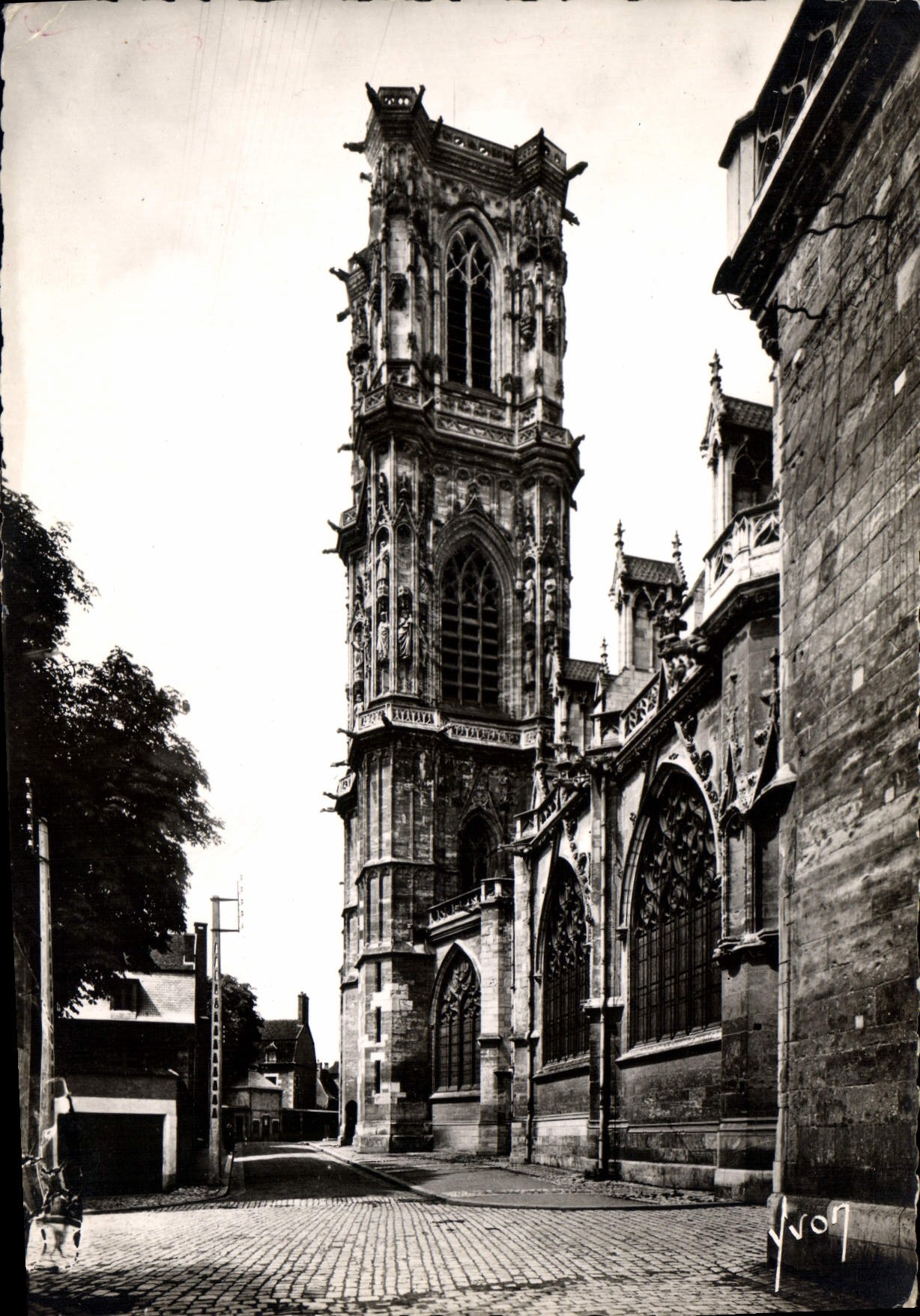 CPSM Nevers Tour De La Cathedrale