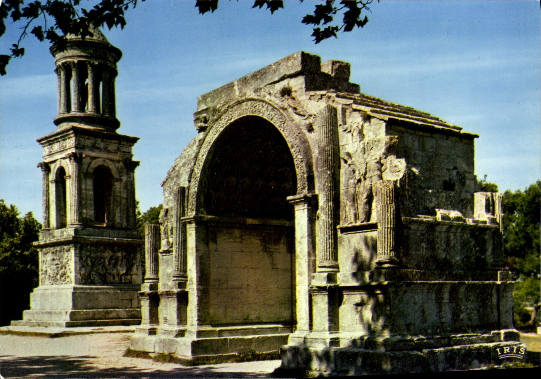 CPSM Saint Remy De Provence Les Antiques Mausolee De Jules Et Porte