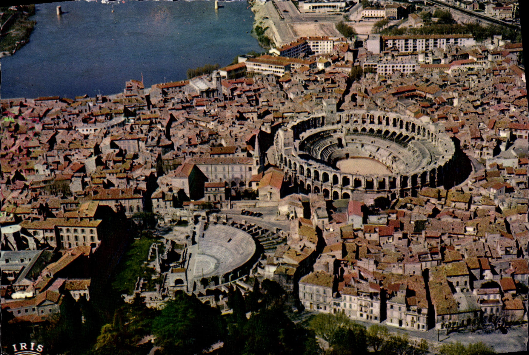 CPSM Reflets De Provence Arles Vue Aerienne Des Arenes