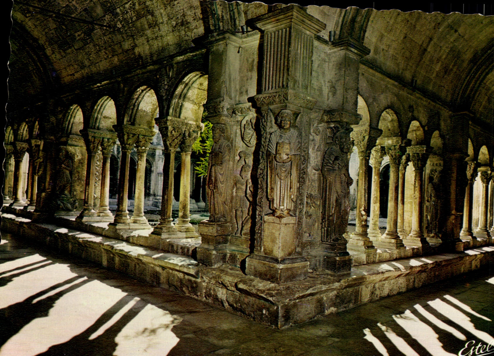 CPSM Reflets De Provence Arles Vue Aerienne Des Arenes