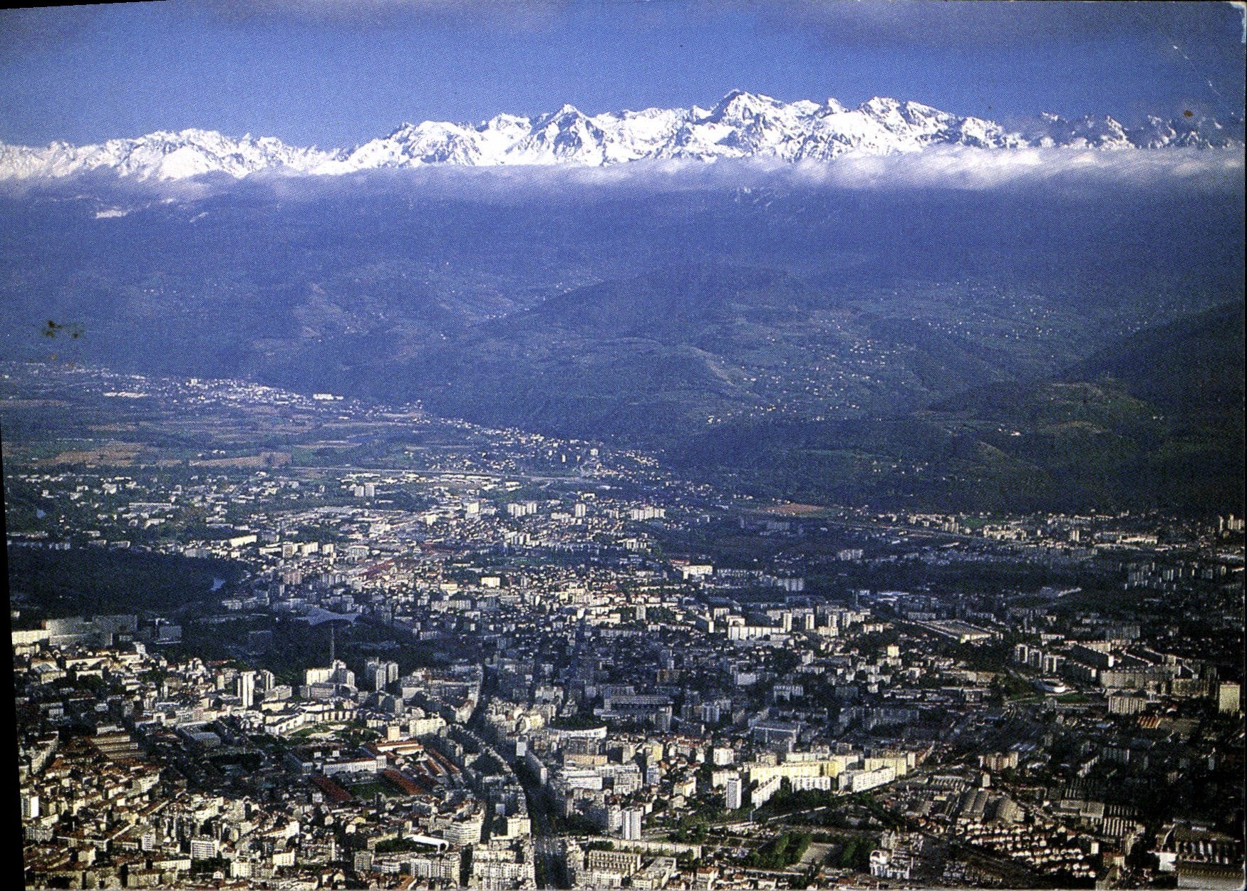 CPSM Grenoble Isere Vue Aerienne de St Martin d'Heres Le Campus et au fond la Chaine de Belledonne