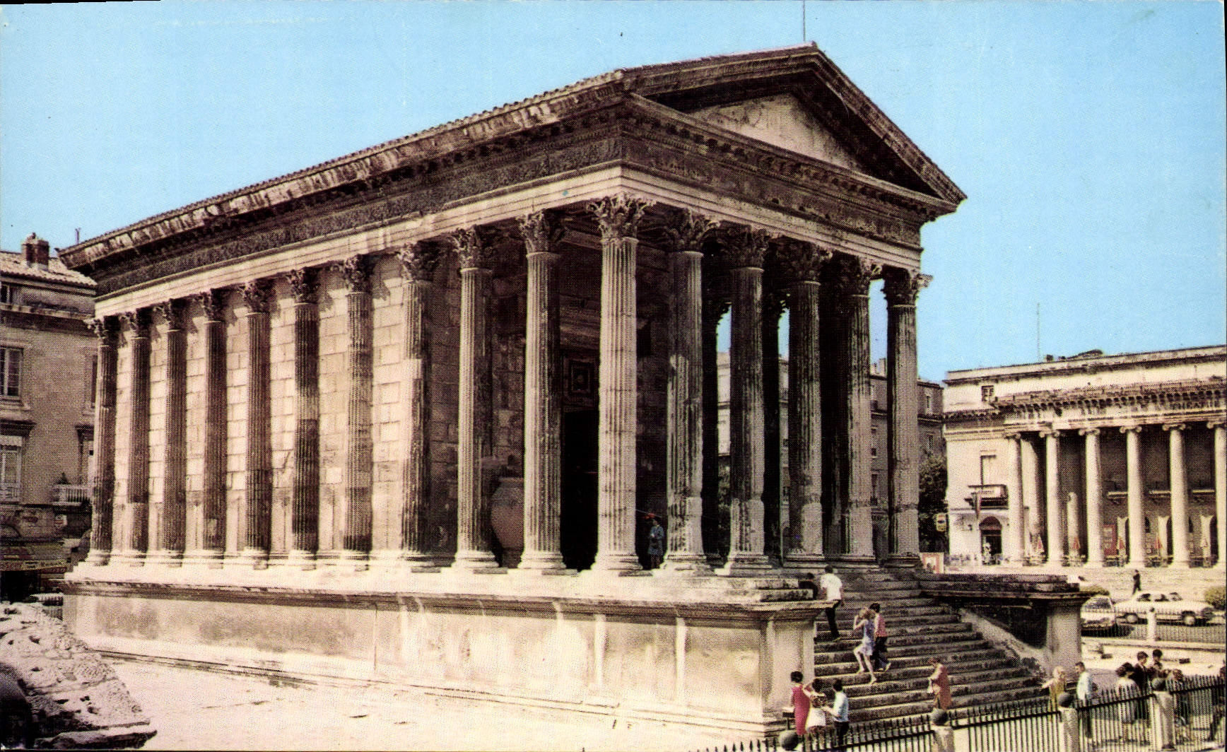 CPSM Nimes Gard La Maison Carree