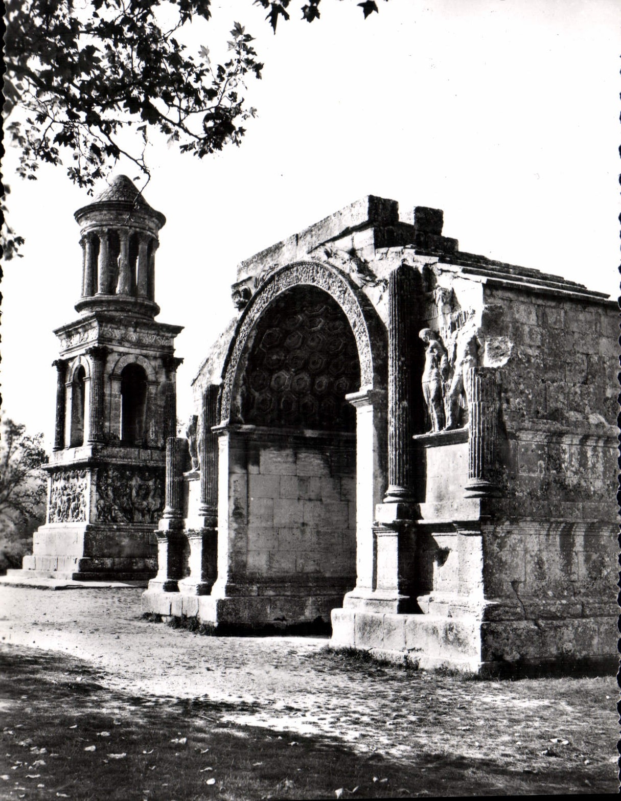 CPSM Paysage De Provence Les Antiques A Saint Remy L'Arc De Triomphe