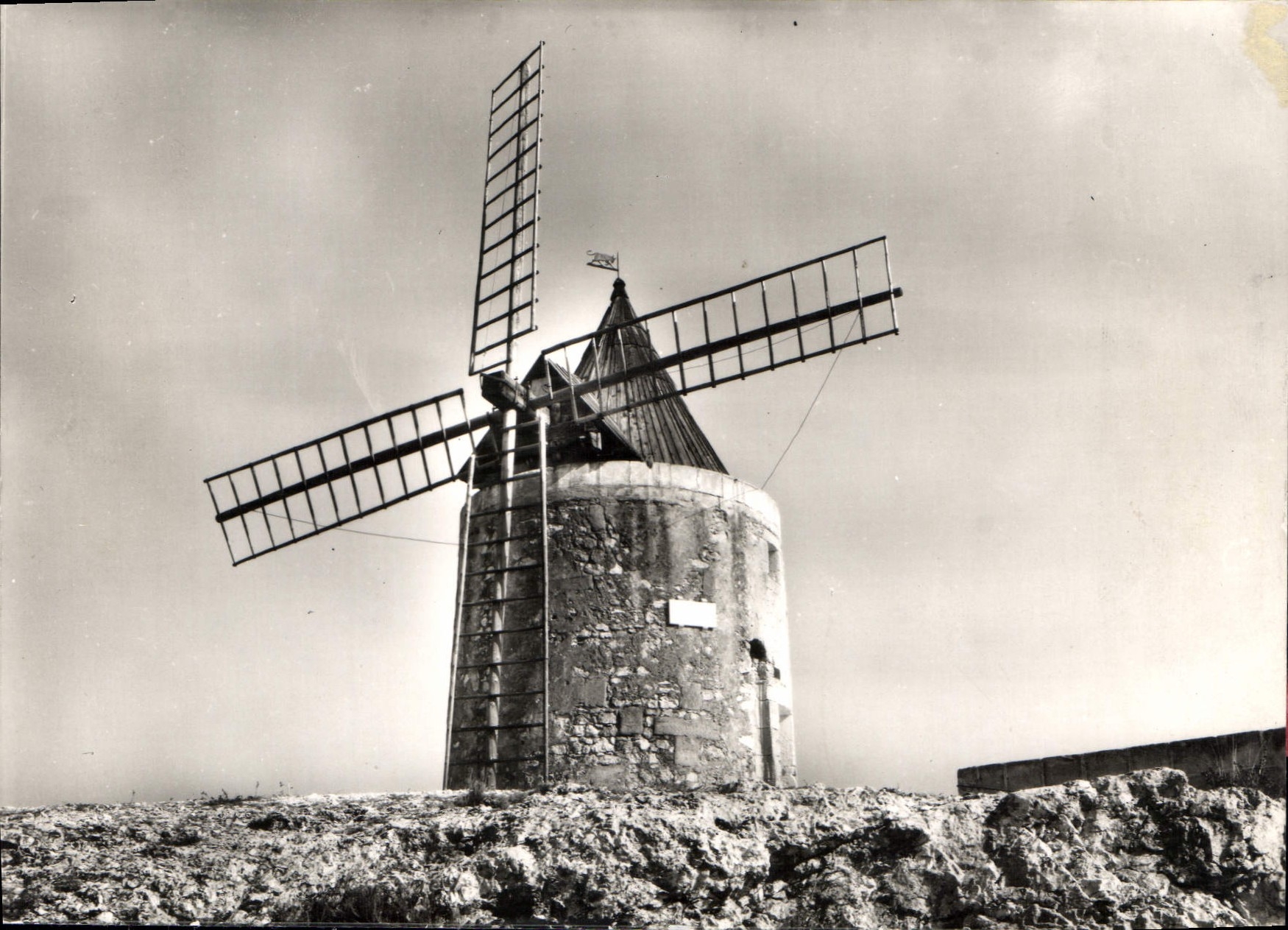 CPSM Paysages De Provence Le Moulin De Daudet Fontvieille
