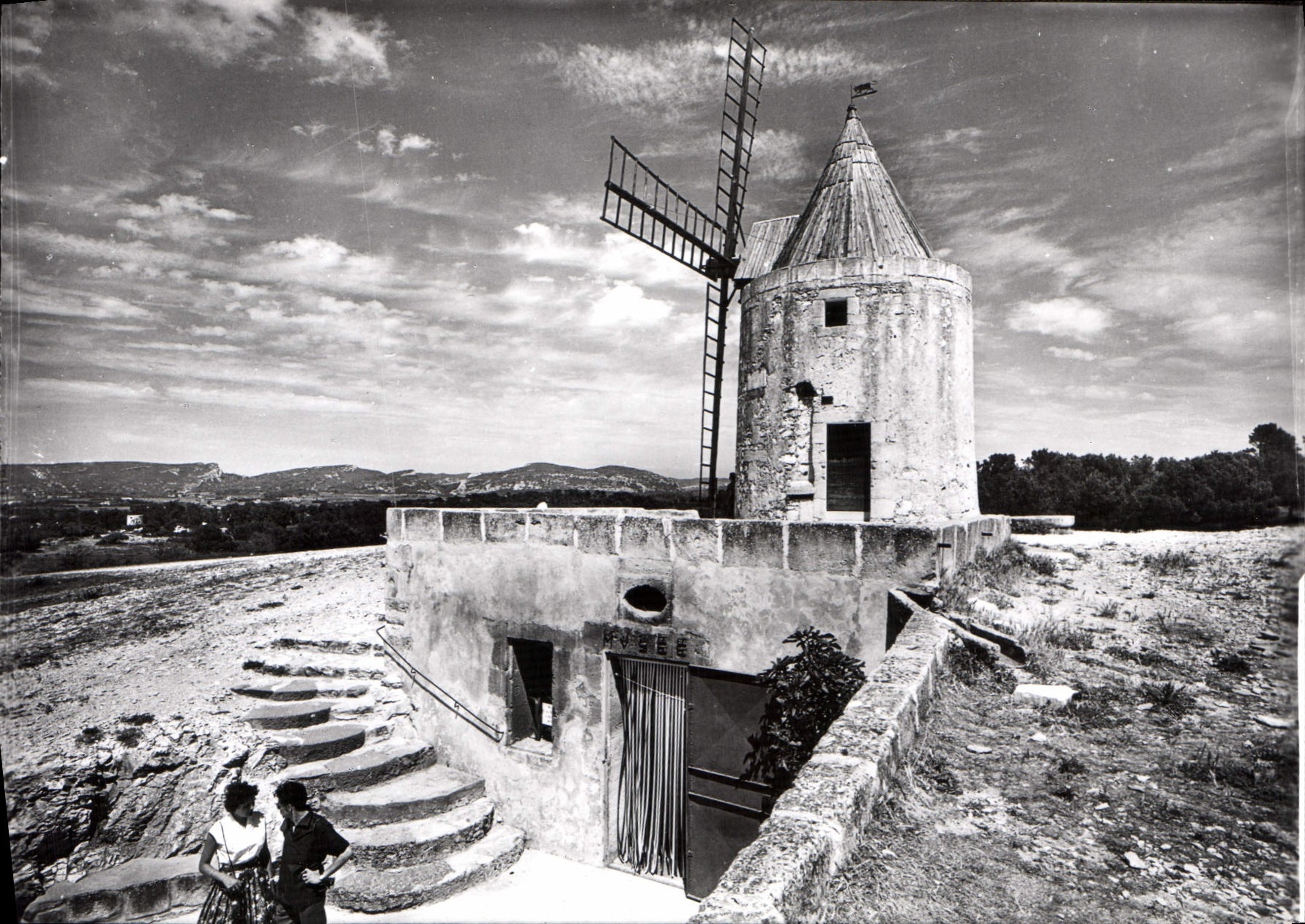 CPSM Paysage De Provence Le Moulin D'Alphonse Daudet Fontvieille