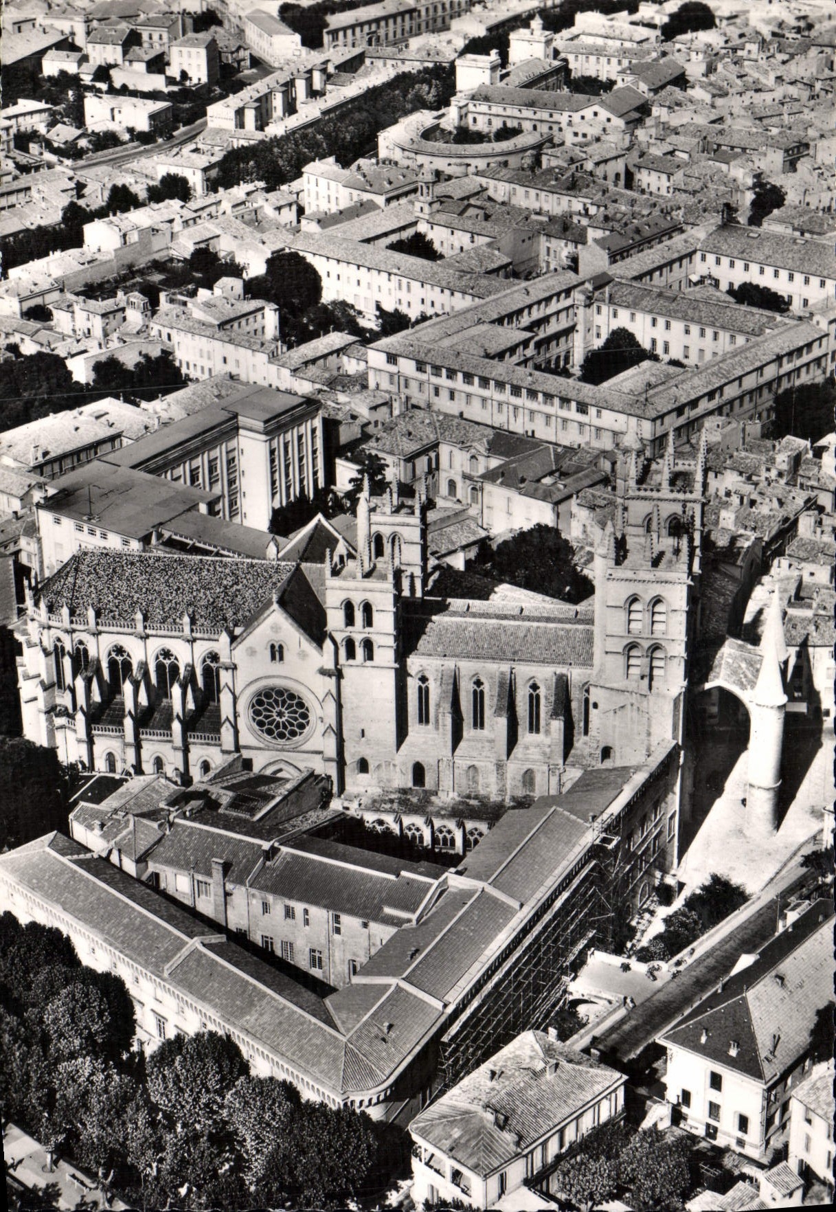 CPSM Montpellier Vue Aerienne Sur La Cathedrale
