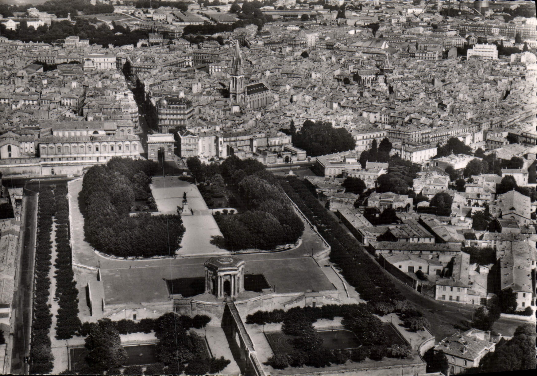 CPSM Montpellier Vue Aerienne Sur Le Jardin Du Peyrou