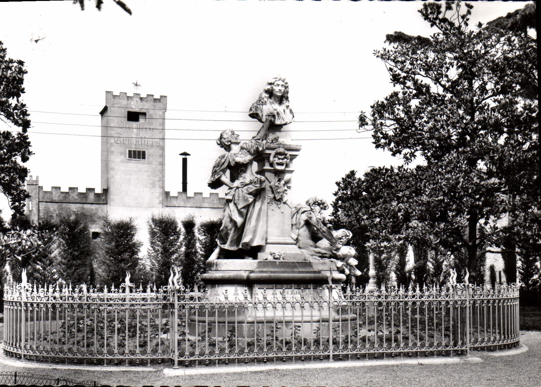 CPSM Pezenas La Statue De Molière