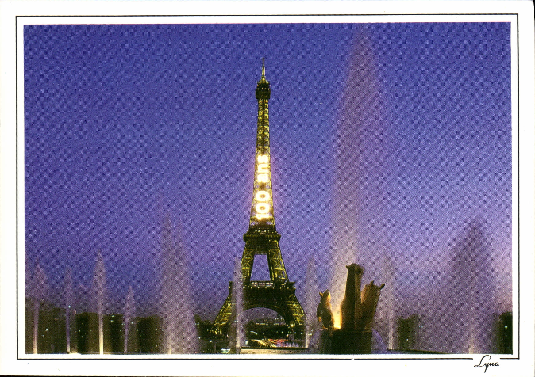 CPSM Paris La Nuit La Tour Eiffel Illuminee