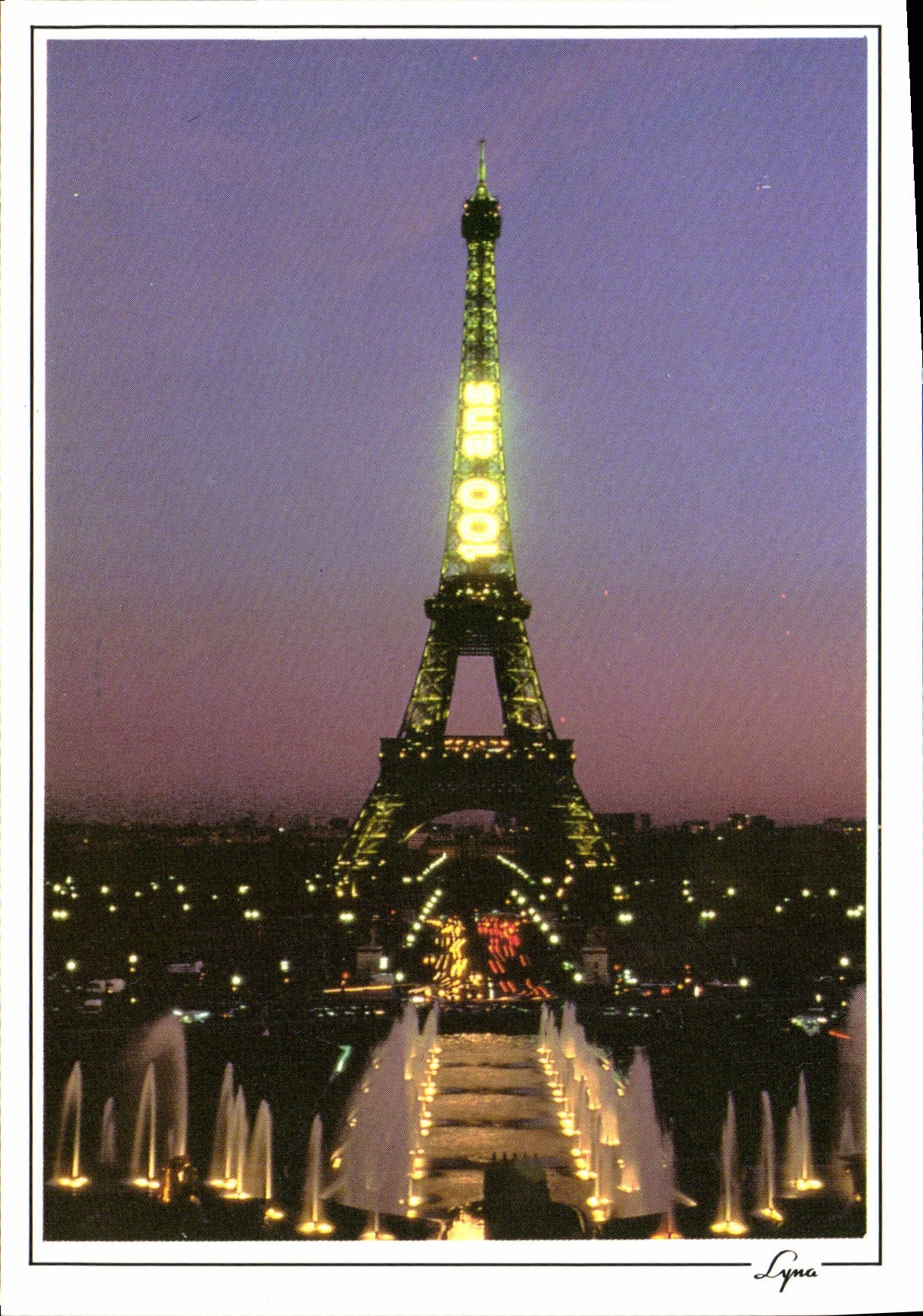 CPSM Paris La Nuit La Tour Eiffel Illuminee