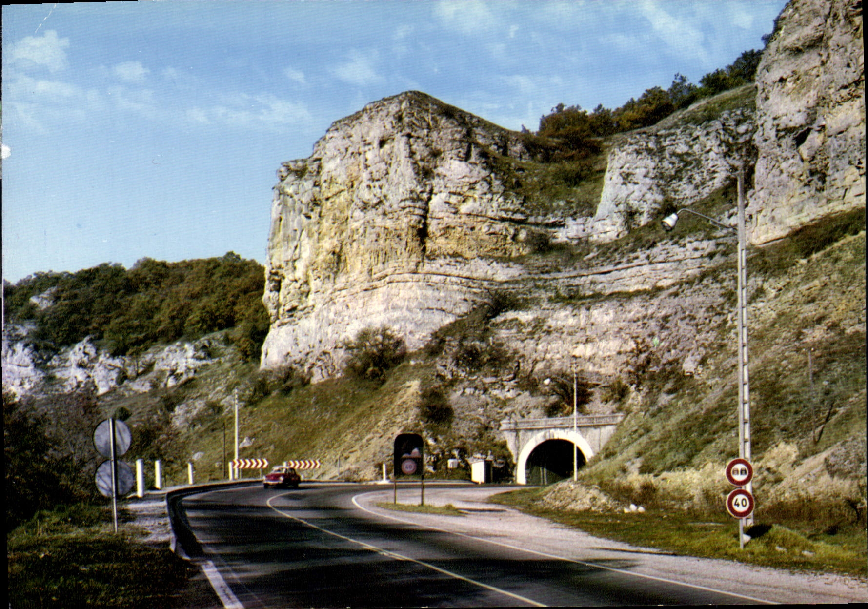 CPSM Les Grottes D'Arcy Sur Cure Le tunnel