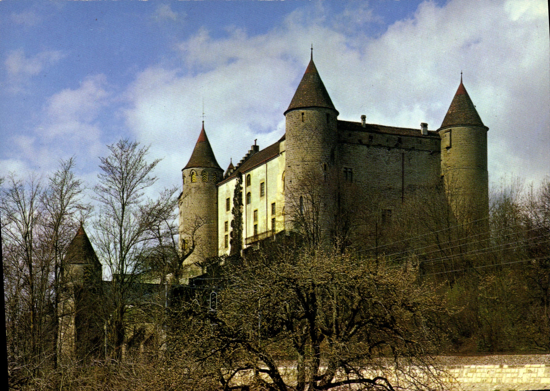 CPSM Grandson Lac De Neuchatel Chateau Historique Et Musee Autos