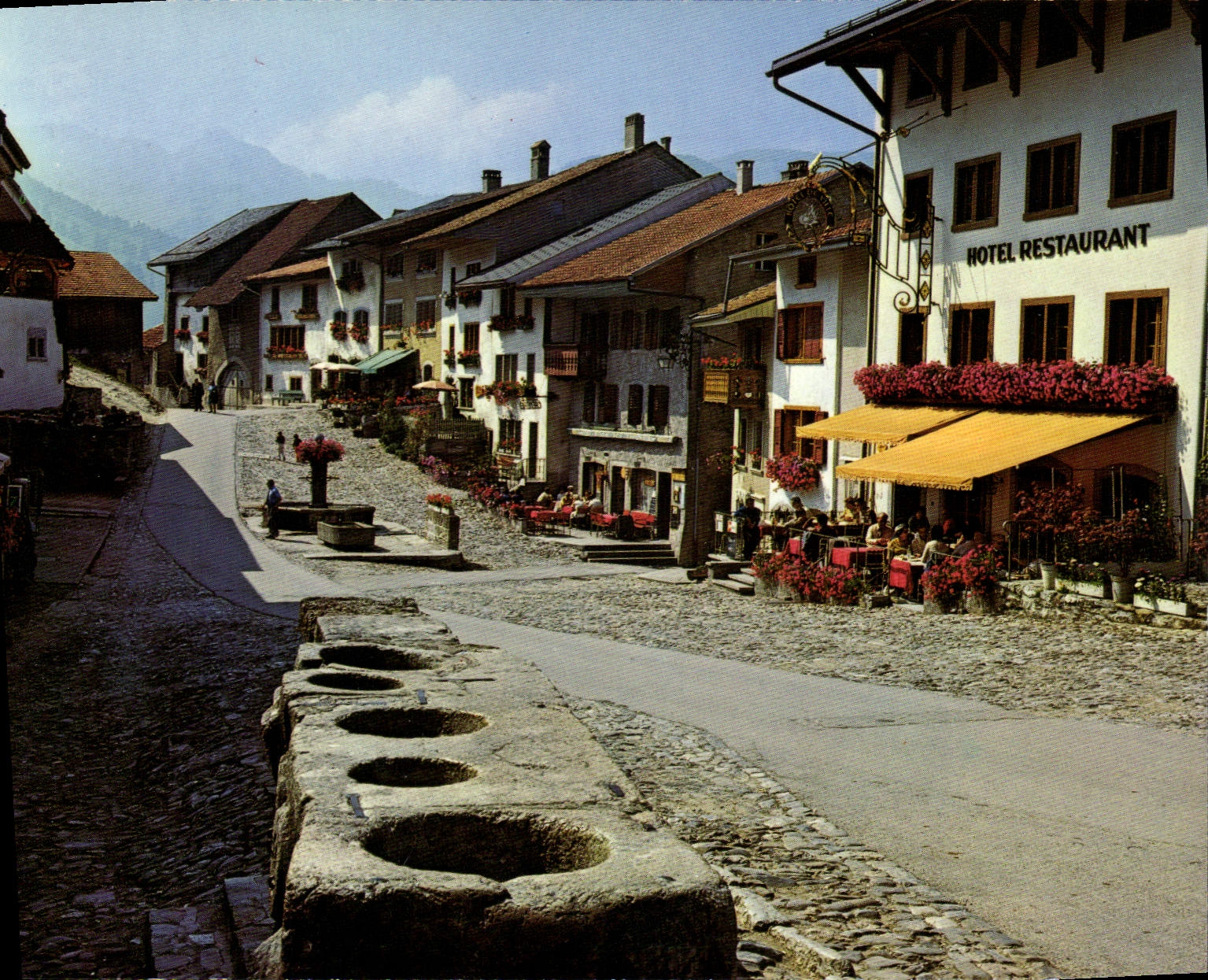 CPSM Gruyeres La Rue Pittoresque Avec