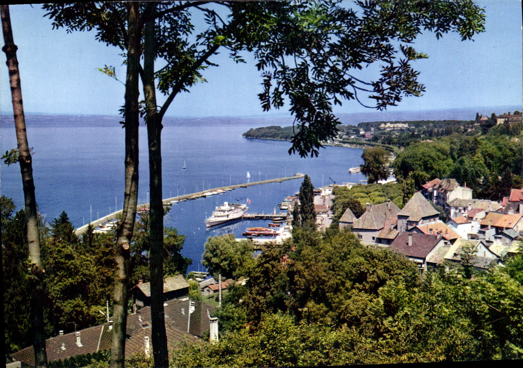 CPSM Thonon les Bains Le Port la Pointe de Ripaille et la Rive Suisse