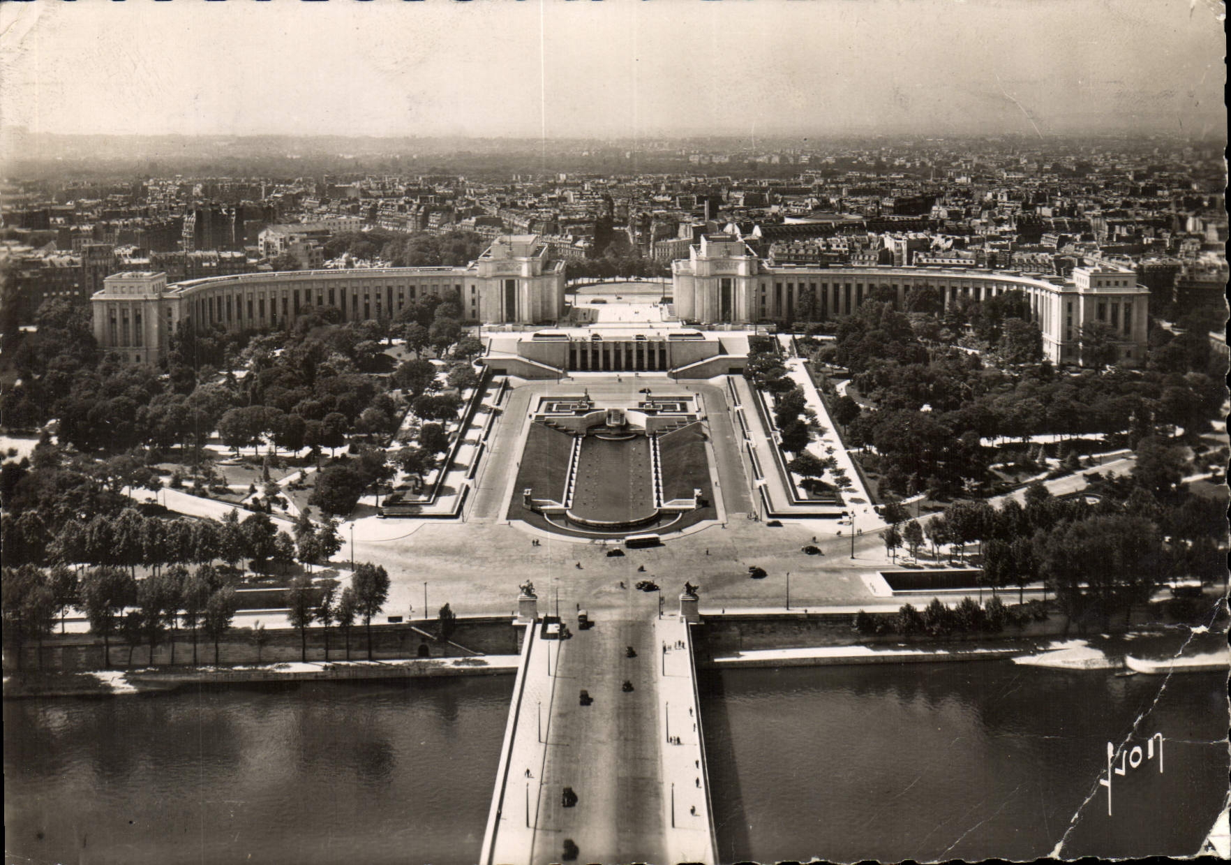 CPSM Paris en Flanant Le Palais de Chaillot